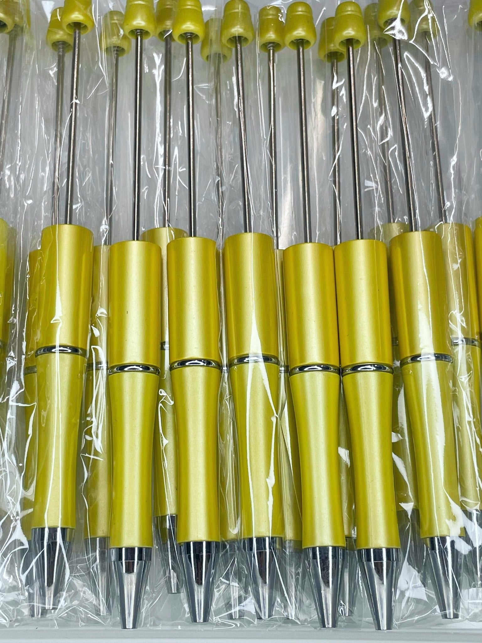 BEADABLE PLASTIC PEN PEARLESCENT YELLOW B11 (1ct)