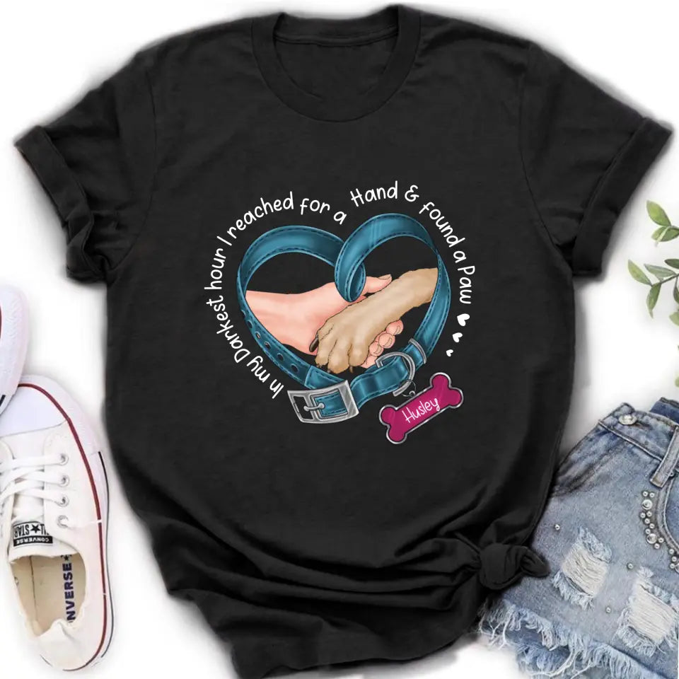Personalized Dog T-shirt/Hoodie - Memorial Gift Idea For Dog Lover - In My Darkest Hour I Reached For A Hand & Found A Paw