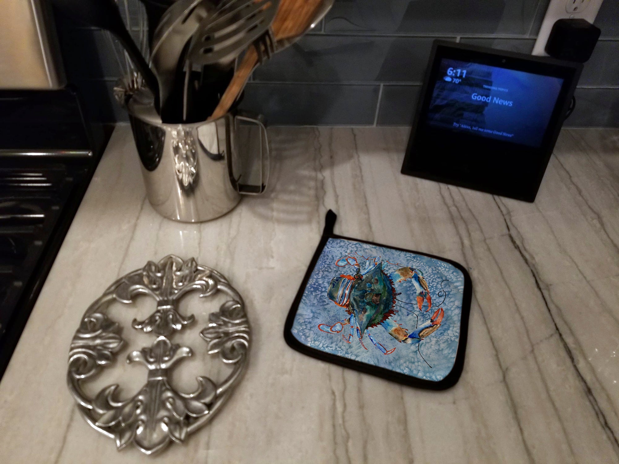 Female Blue Crab Cool Blue Water Pot Holder Set of 2 Heat Resistant Quilted Hot Pads 7.5 x 7.5 Inch, Insulated Kitchen Trivets for Cooking & Baking