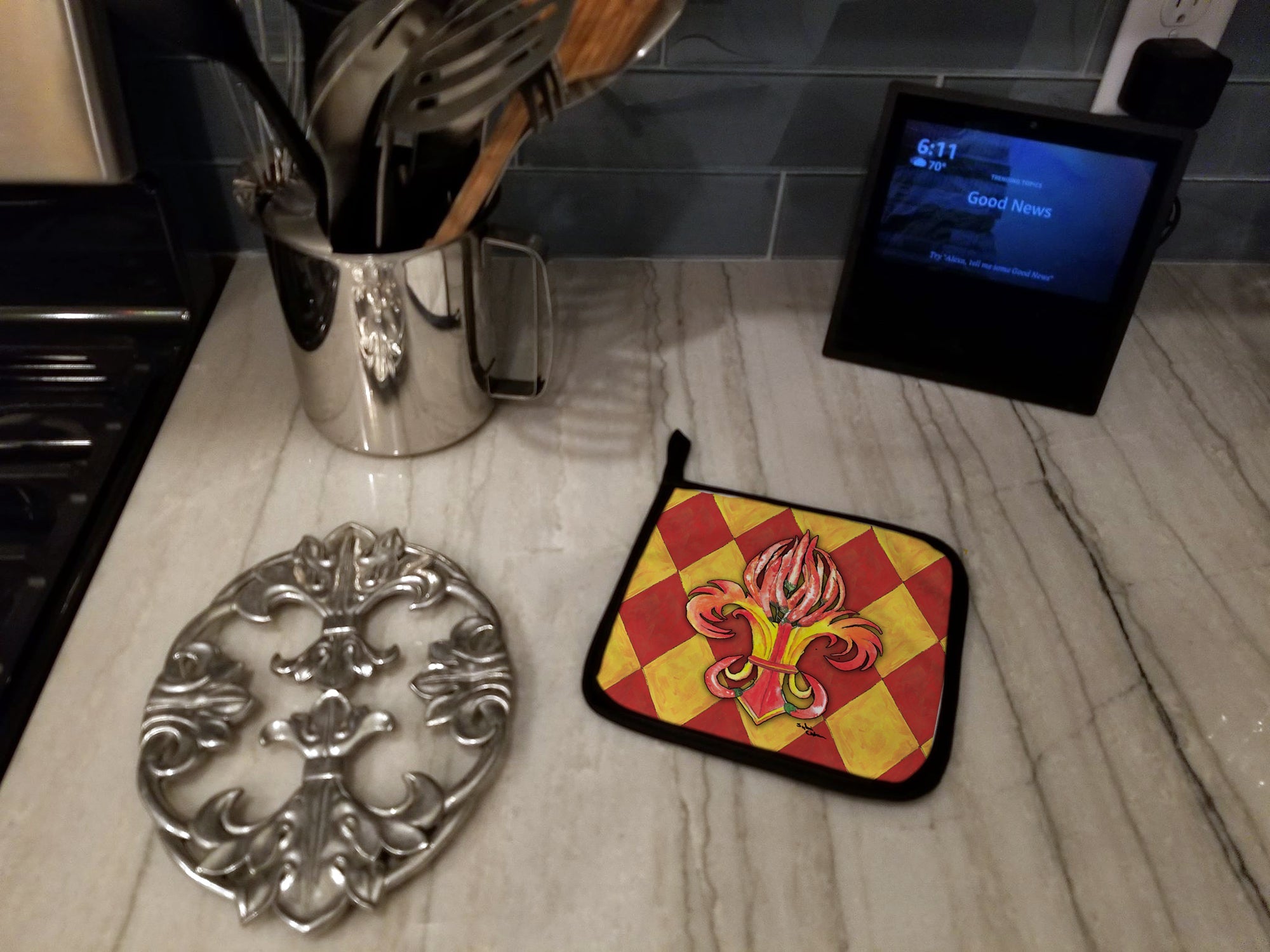 Hot Peppers Fleur de Lis Pot Holder Set of 2 Heat Resistant Quilted Hot Pads 7.5 x 7.5 Inch, Insulated Kitchen Trivets for Cooking & Baking
