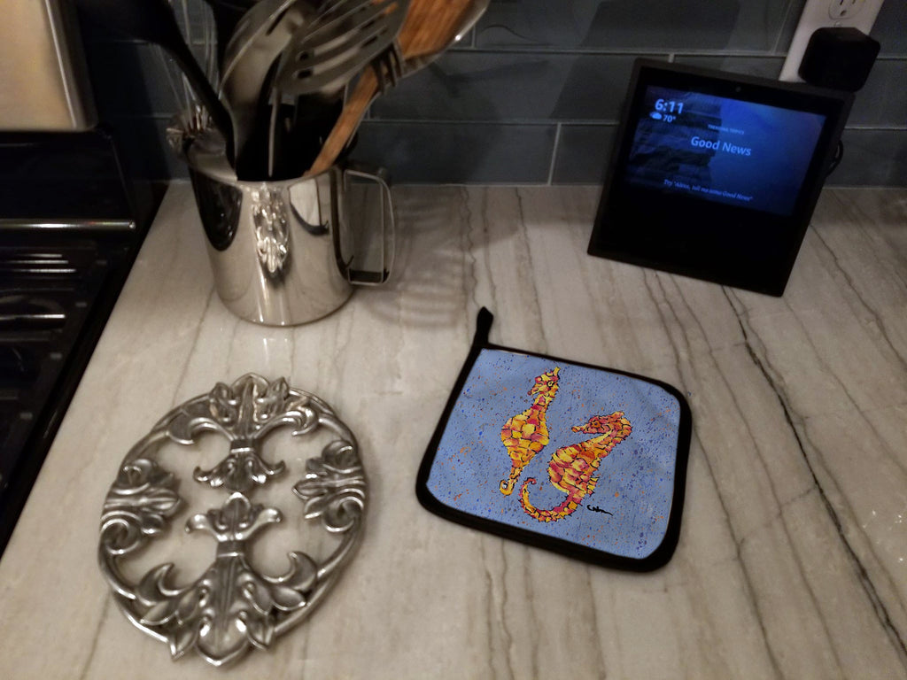Seahorses on Blue Pot Holder Set of 2 Heat Resistant Quilted Hot Pads 7.5 x 7.5 Inch, Insulated Kitchen Trivets for Cooking & Baking