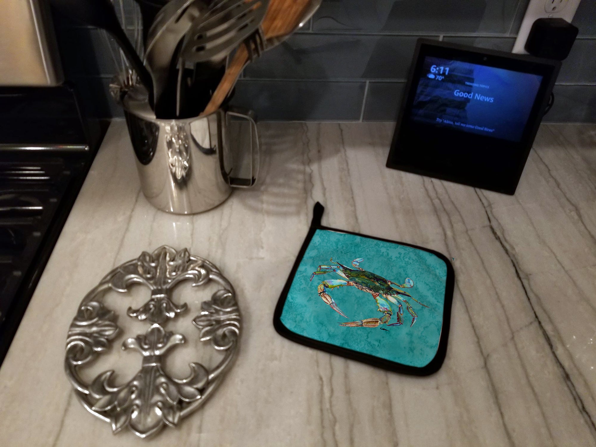Crab Pot Holder Set of 2 Heat Resistant Quilted Hot Pads 7.5 x 7.5 Inch, Insulated Kitchen Trivets for Cooking & Baking