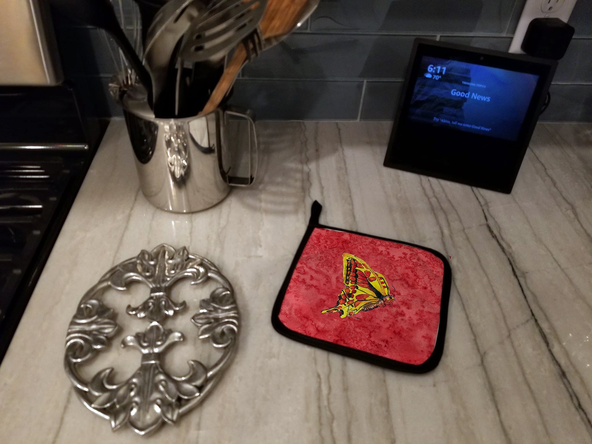 Butterfly on Red Pot Holder Set of 2 Heat Resistant Quilted Hot Pads 7.5 x 7.5 Inch, Insulated Kitchen Trivets for Cooking & Baking