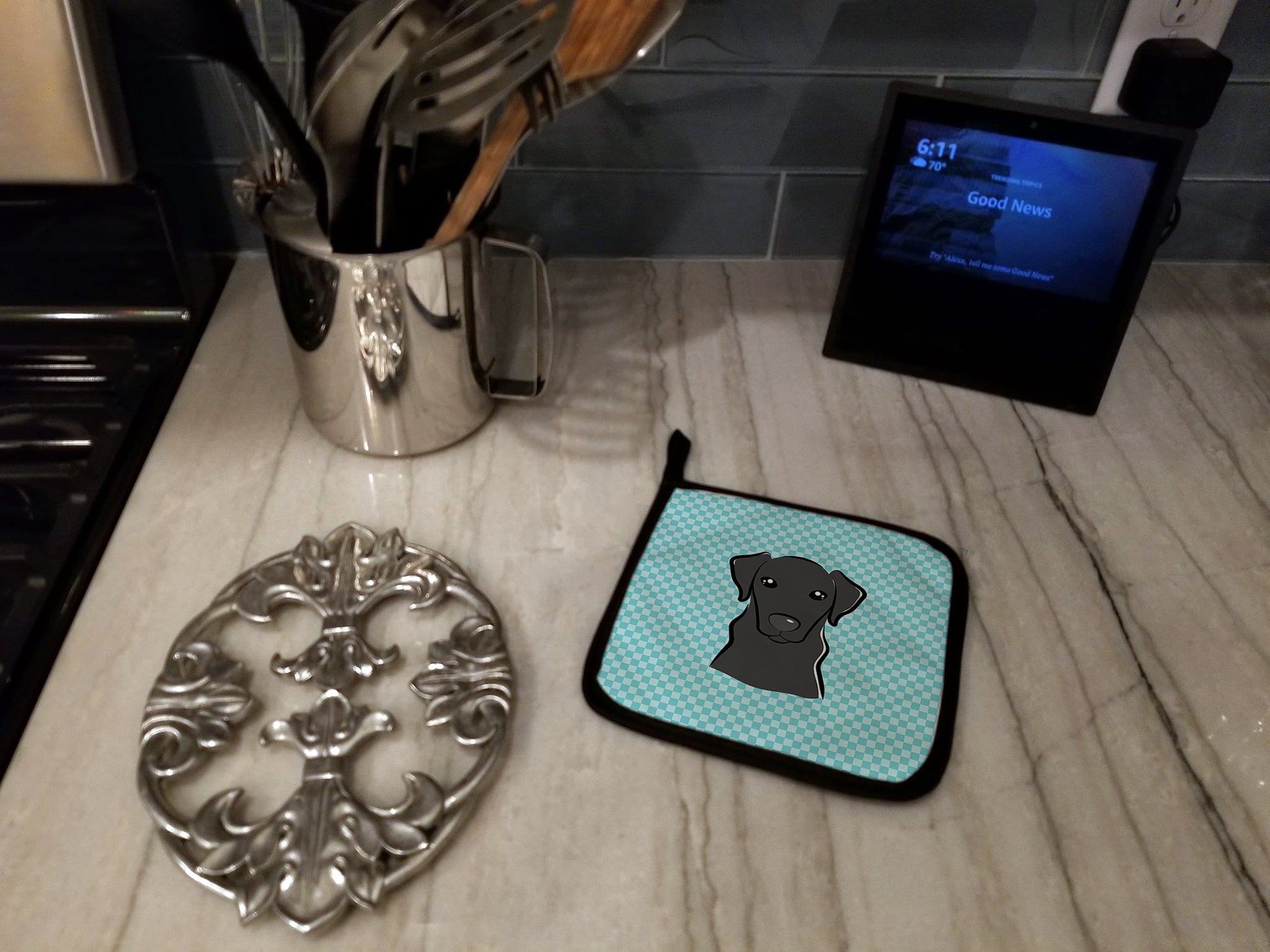 Checkerboard Blue Black Labrador Pot Holder Set of 2 Heat Resistant Quilted Hot Pads 7.5 x 7.5 Inch, Insulated Kitchen Trivets for Cooking & Baking