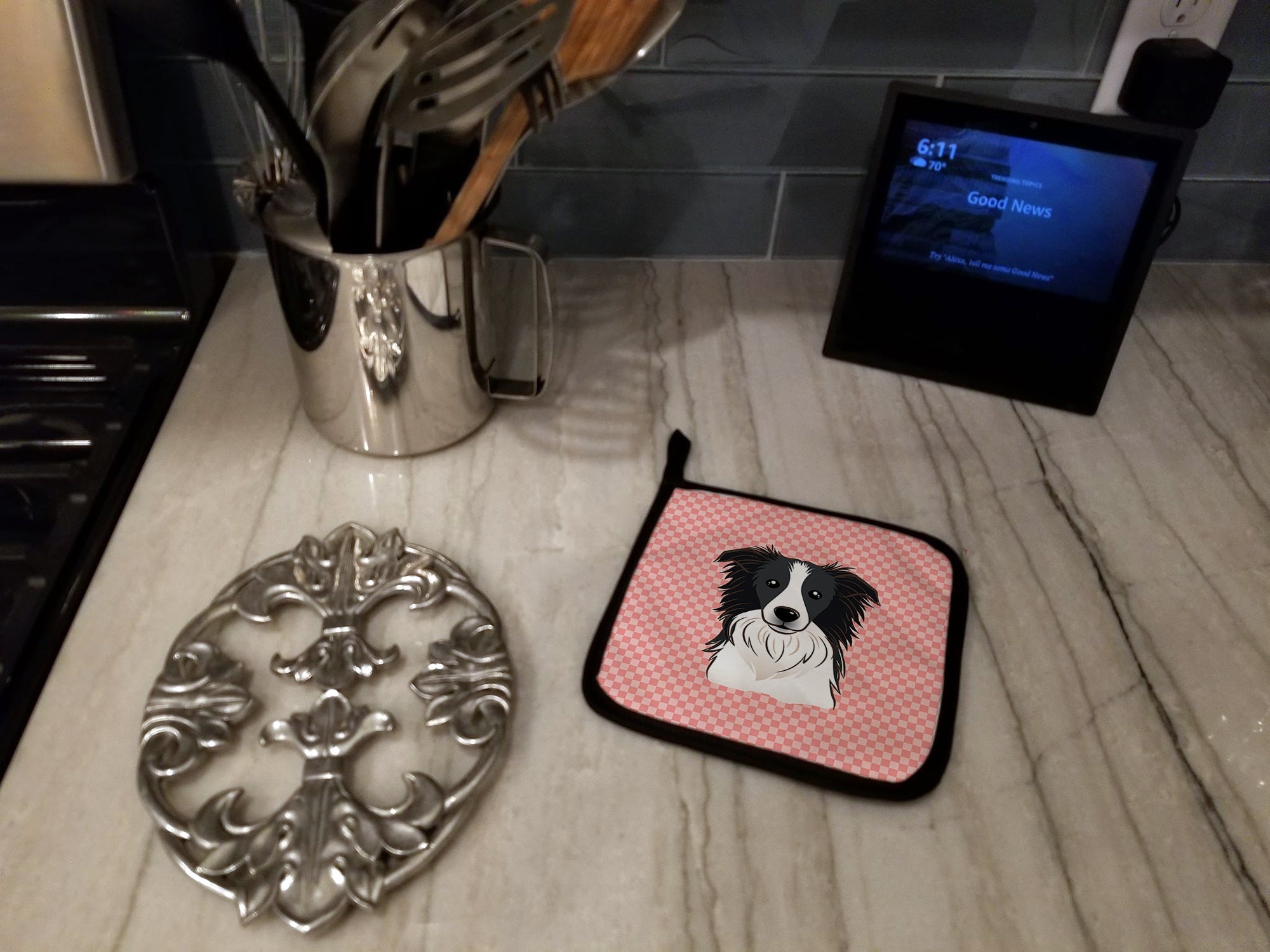 Checkerboard Pink Border Collie Pot Holder Set of 2 Heat Resistant Quilted Hot Pads 7.5 x 7.5 Inch, Insulated Kitchen Trivets for Cooking & Baking