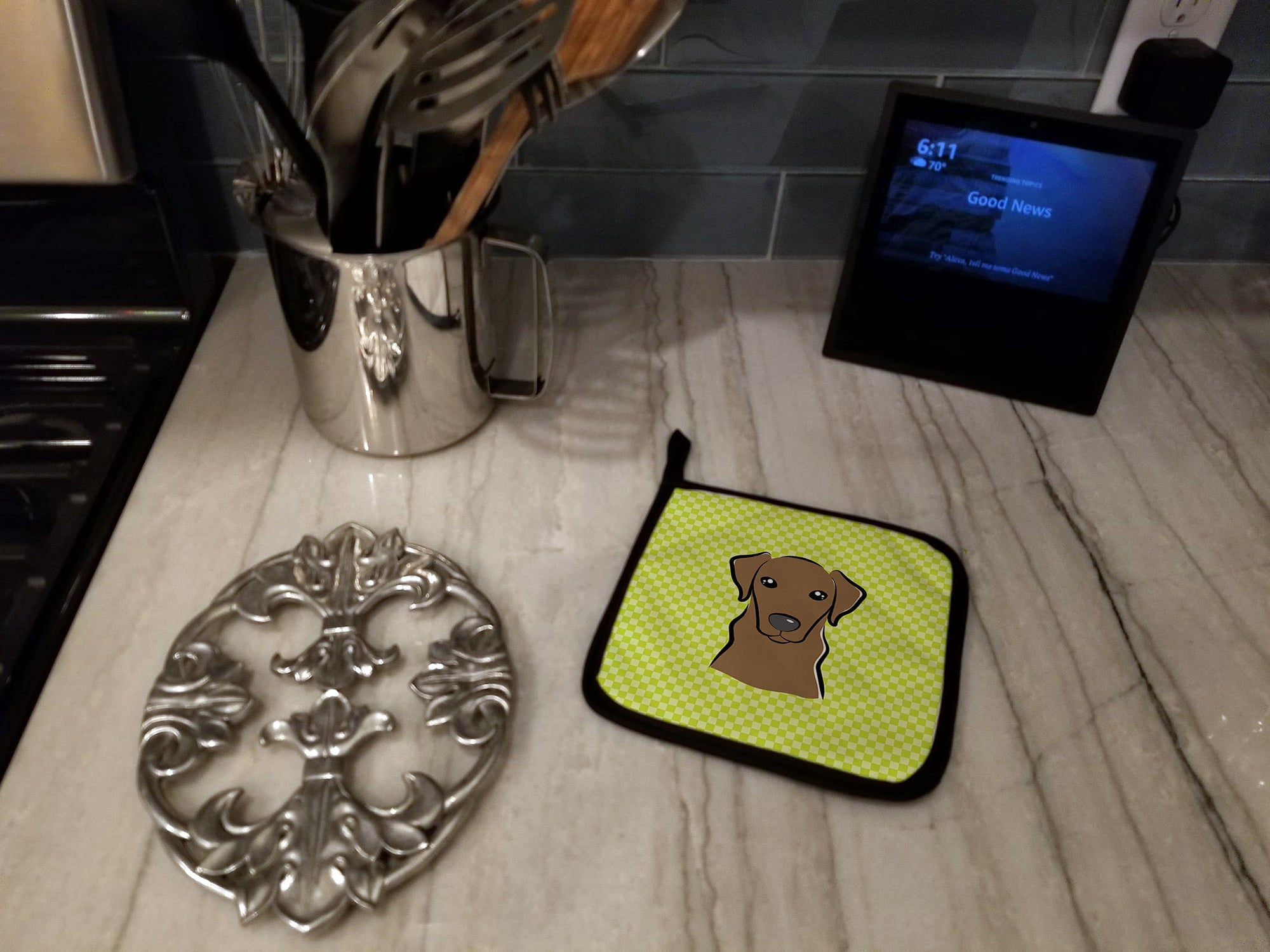 Checkerboard Lime Green Chocolate Labrador Pot Holder Set of 2 Heat Resistant Quilted Hot Pads 7.5 x 7.5 Inch, Insulated Kitchen Trivets for Cooking & Baking