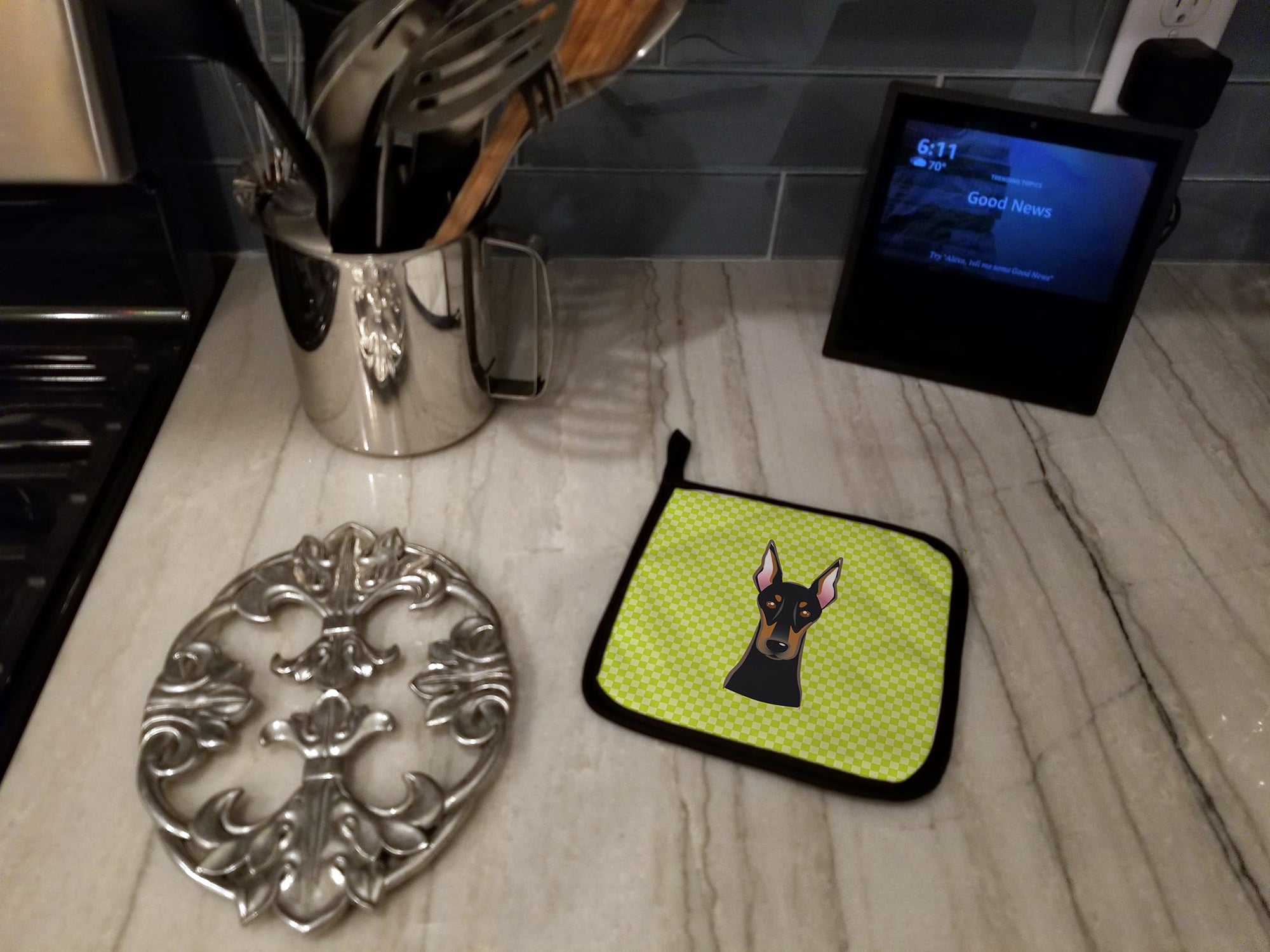 Checkerboard Lime Green Doberman Pot Holder Set of 2 Heat Resistant Quilted Hot Pads 7.5 x 7.5 Inch, Insulated Kitchen Trivets for Cooking & Baking