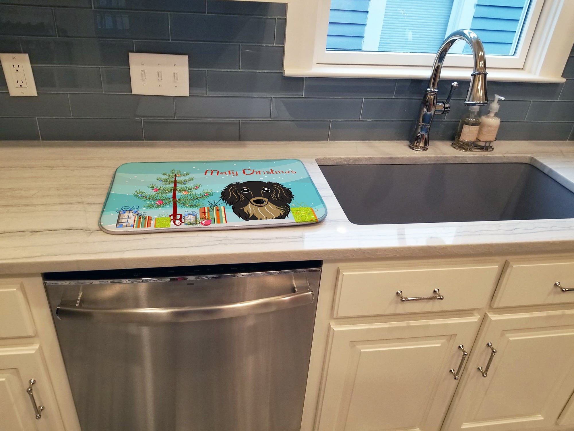 Christmas Tree and Longhair Black and Tan Dachshund Dish Drying Mat Absorbent Dish Drying Mat Pad for Kitchen Counter Dish Drainer Mat for Countertop, 14 x 21", Multicolor