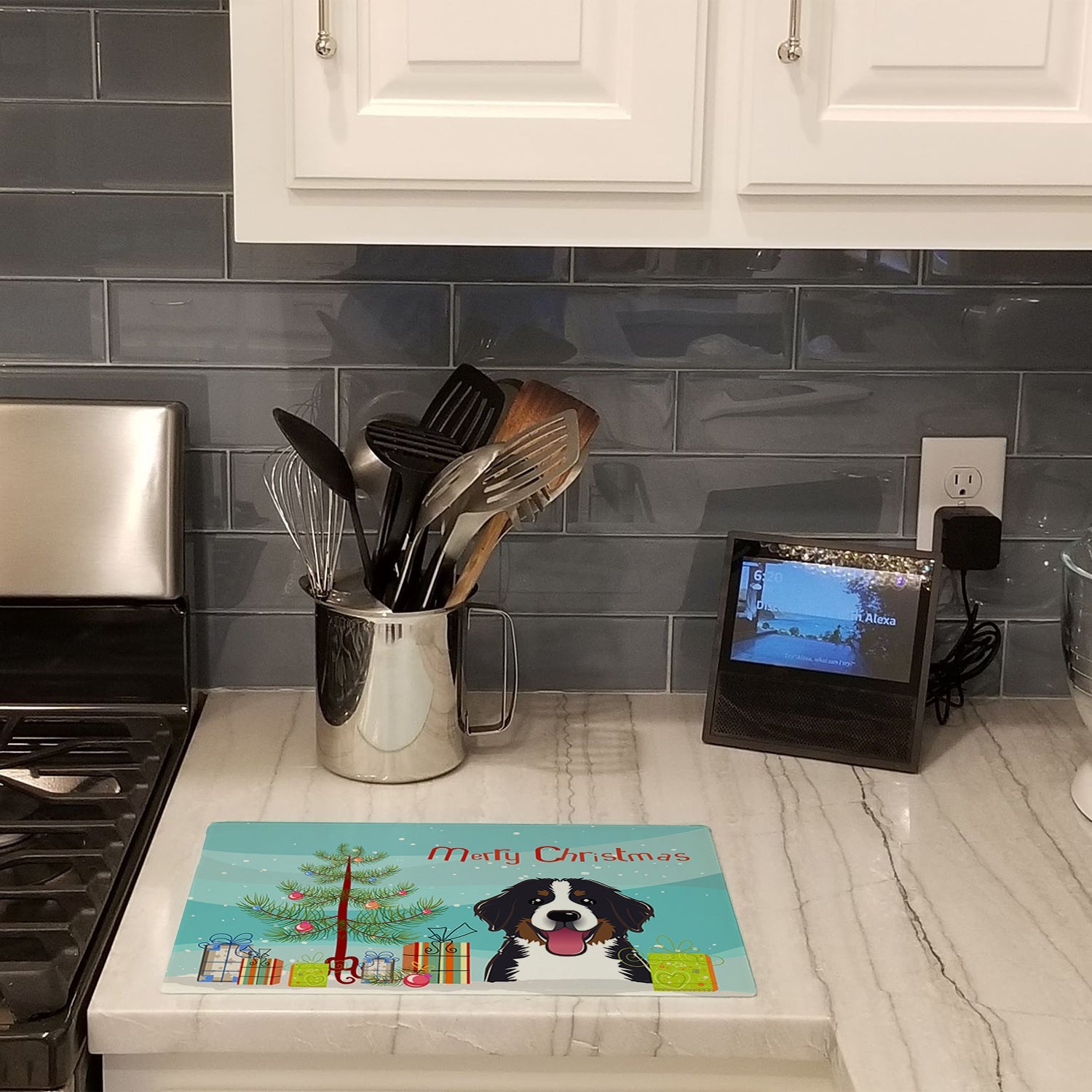 Christmas Tree and Bernese Mountain Dog Cutting Board Tempered Glass Kitchen Cutting Surface, Heat Resistant Chopping, Non-Slip Feet, Food Prep & Serving