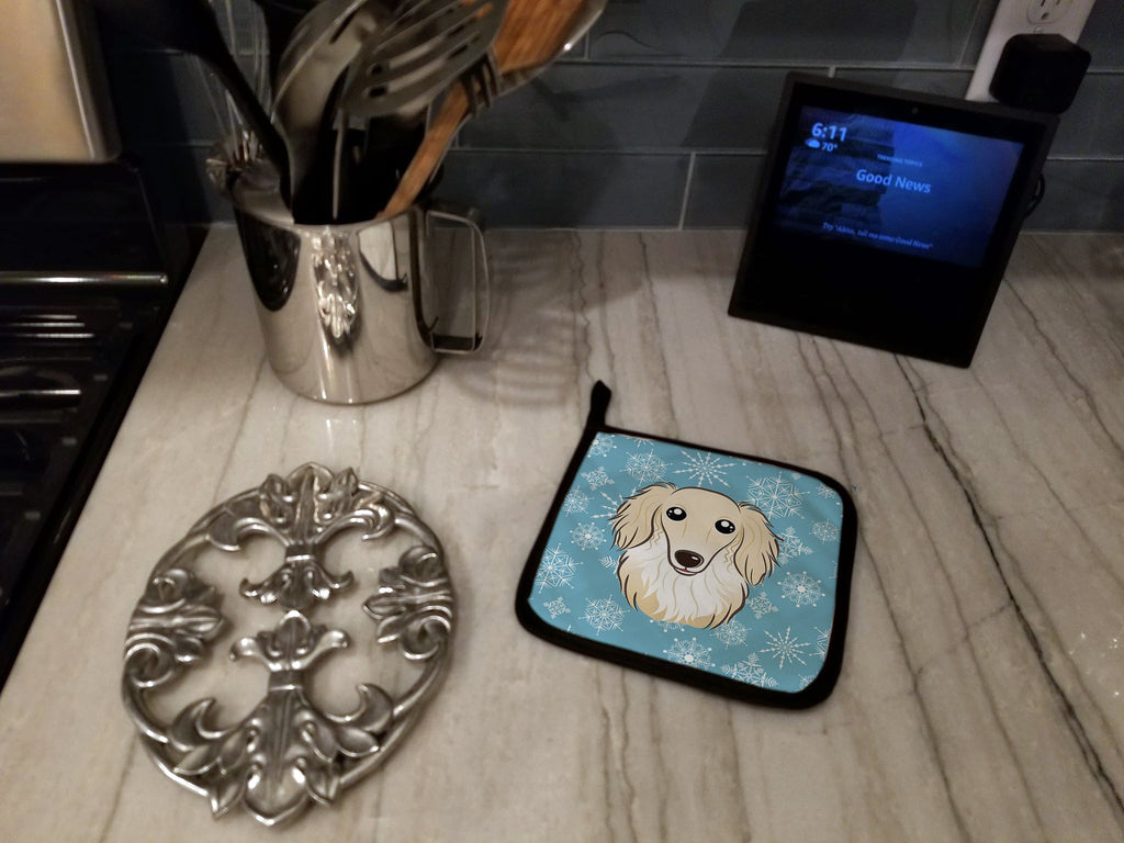 Snowflake Longhair Creme Dachshund Pot Holder Set of 2 Heat Resistant Quilted Hot Pads 7.5 x 7.5 Inch, Insulated Kitchen Trivets for Cooking & Baking