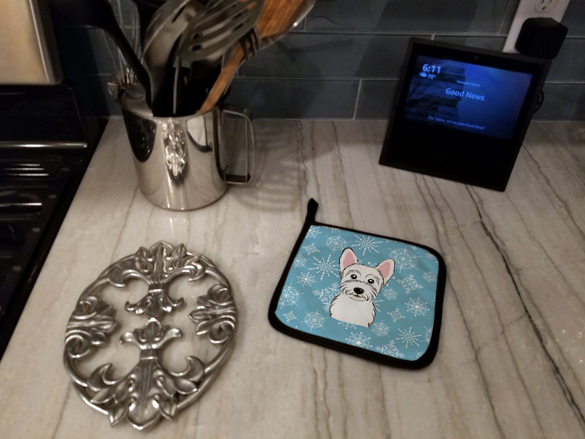 Snowflake Westie Pot Holder Set of 2 Heat Resistant Quilted Hot Pads 7.5 x 7.5 Inch, Insulated Kitchen Trivets for Cooking & Baking