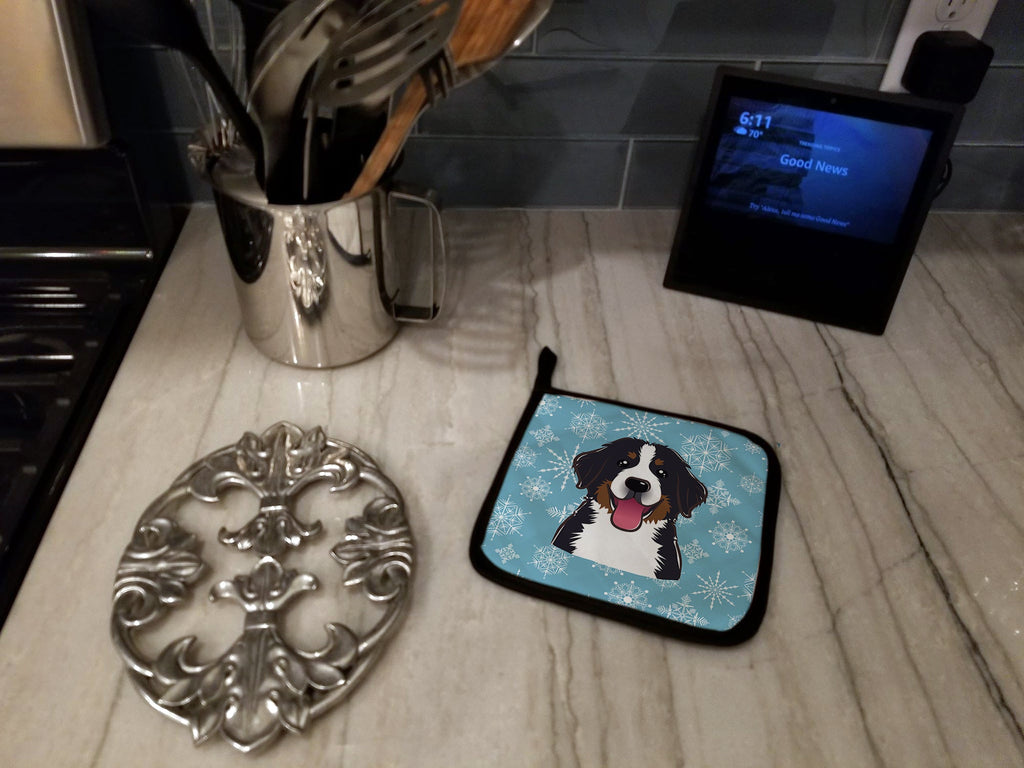 Snowflake Bernese Mountain Dog Pot Holder Set of 2 Heat Resistant Quilted Hot Pads 7.5 x 7.5 Inch, Insulated Kitchen Trivets for Cooking & Baking