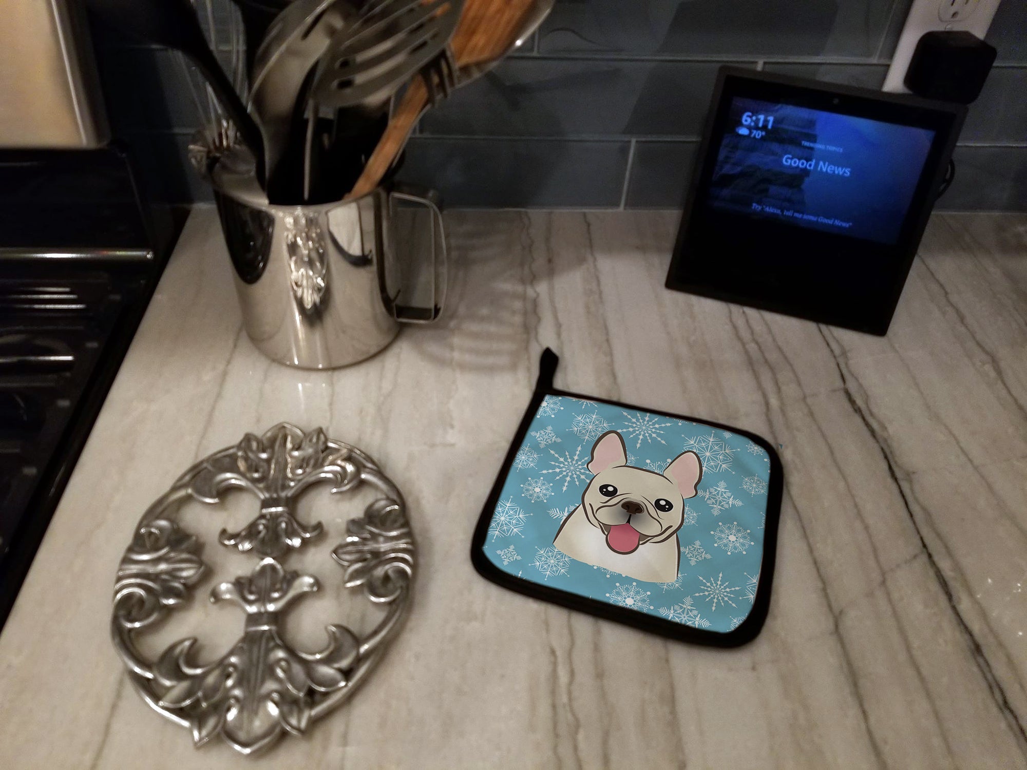 Snowflake French Bulldog Pot Holder Set of 2 Heat Resistant Quilted Hot Pads 7.5 x 7.5 Inch, Insulated Kitchen Trivets for Cooking & Baking