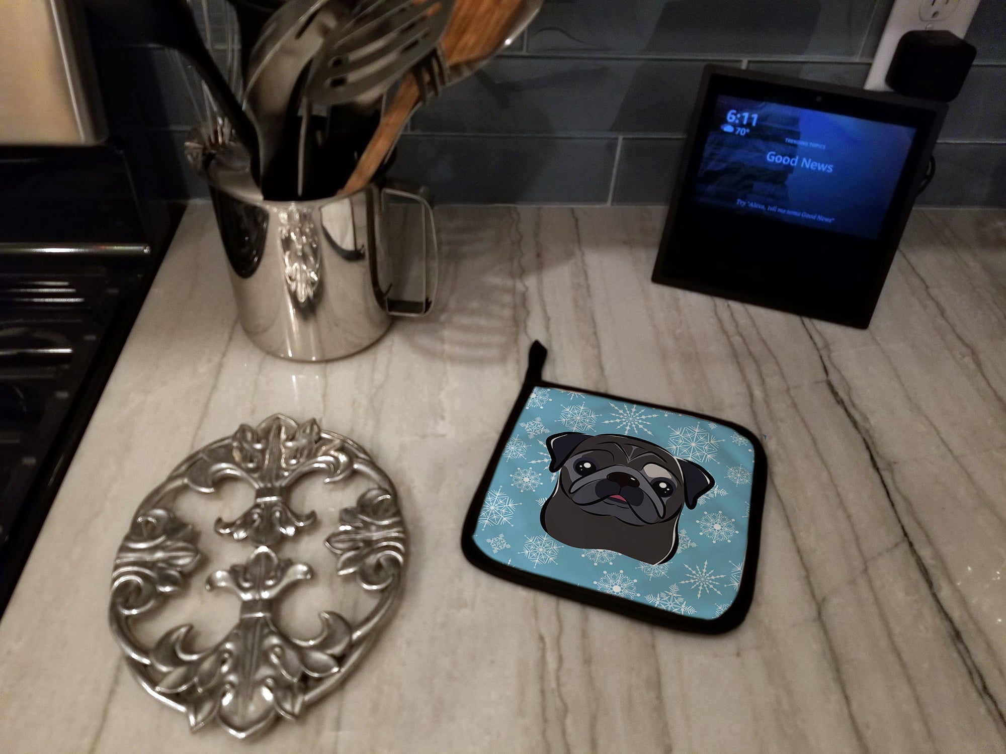 Snowflake Black Pug Pot Holder Set of 2 Heat Resistant Quilted Hot Pads 7.5 x 7.5 Inch, Insulated Kitchen Trivets for Cooking & Baking