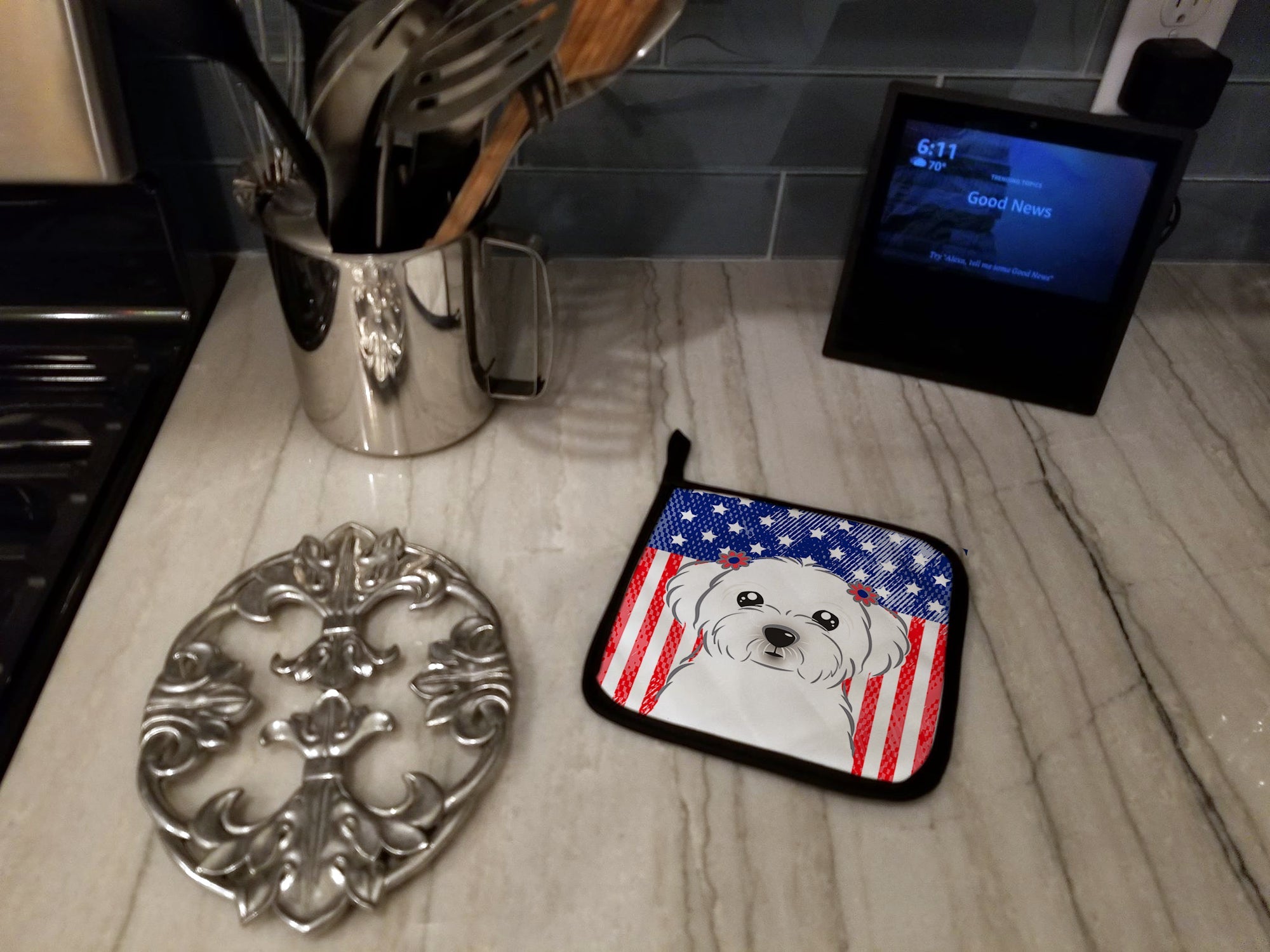 American Flag and Maltese Pot Holder Set of 2 Heat Resistant Quilted Hot Pads 7.5 x 7.5 Inch, Insulated Kitchen Trivets for Cooking & Baking
