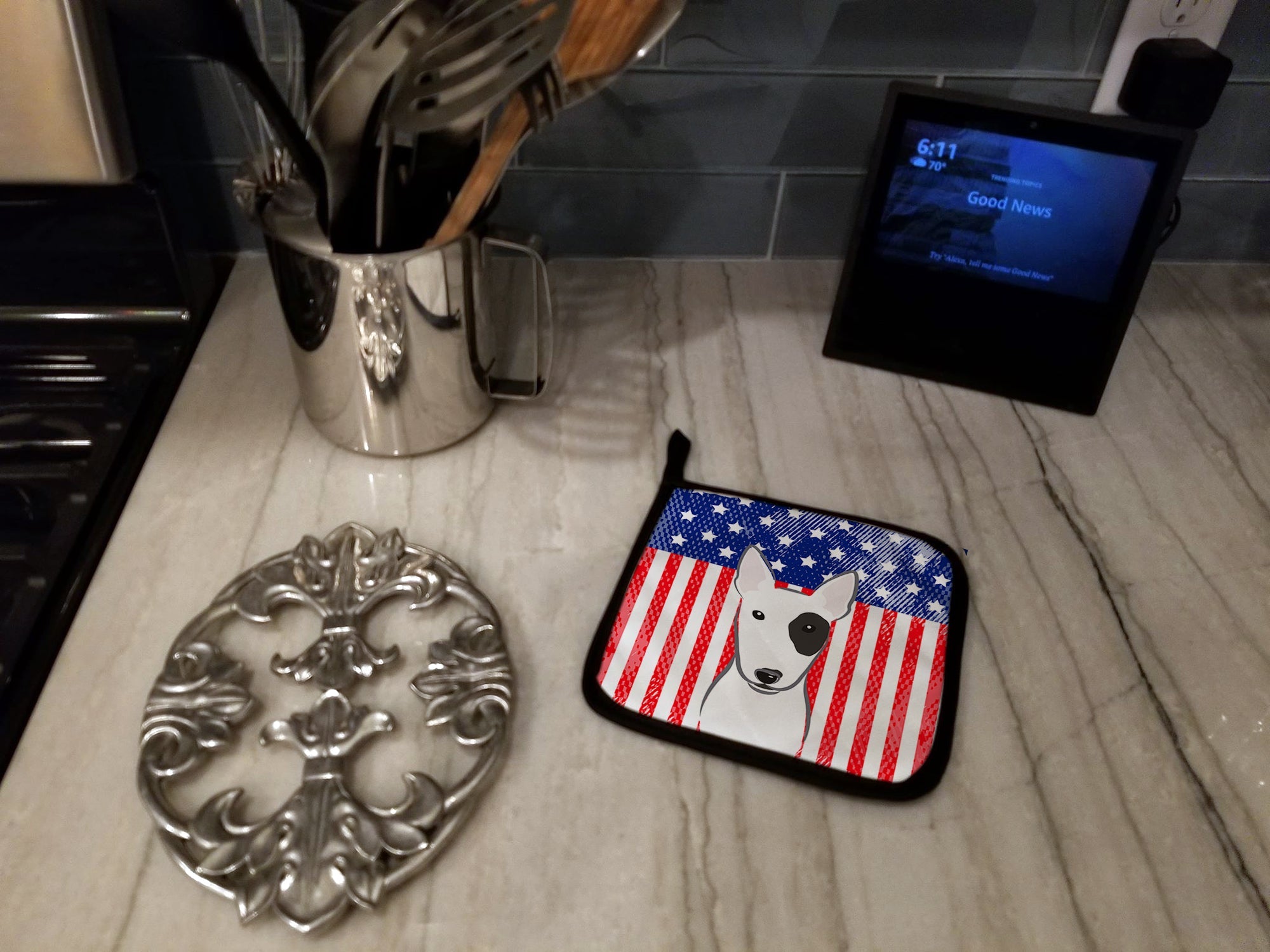 American Flag and Bull Terrier Pot Holder Set of 2 Heat Resistant Quilted Hot Pads 7.5 x 7.5 Inch, Insulated Kitchen Trivets for Cooking & Baking