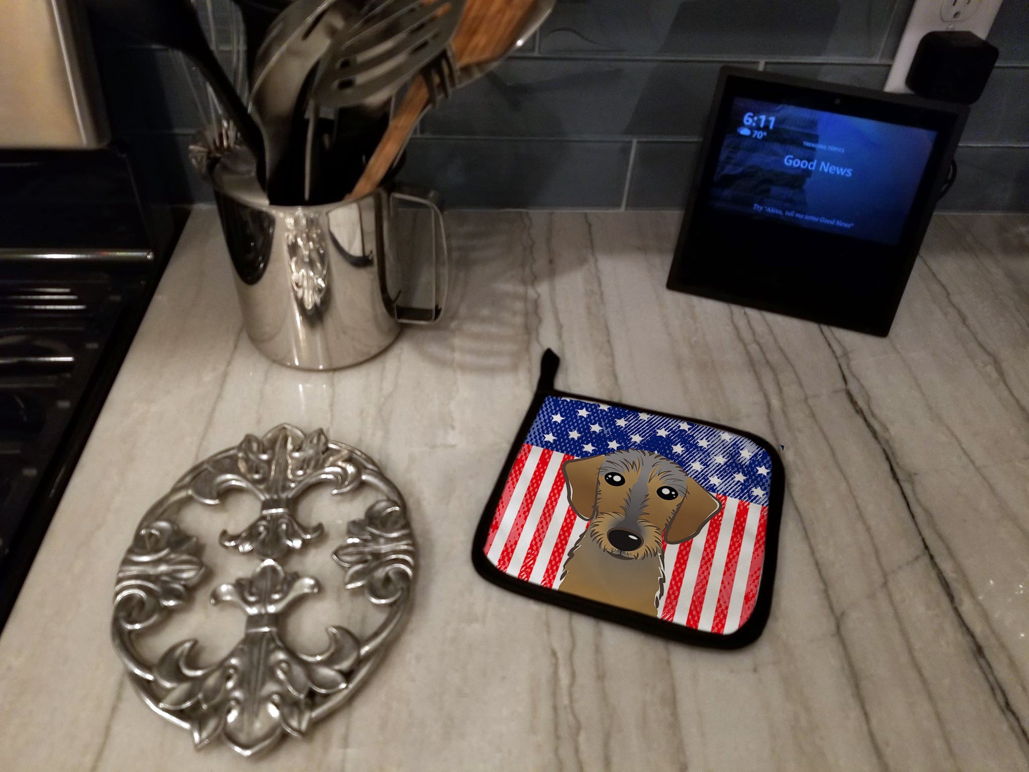 American Flag and Wirehaired Dachshund Pot Holder Set of 2 Heat Resistant Quilted Hot Pads 7.5 x 7.5 Inch, Insulated Kitchen Trivets for Cooking & Baking