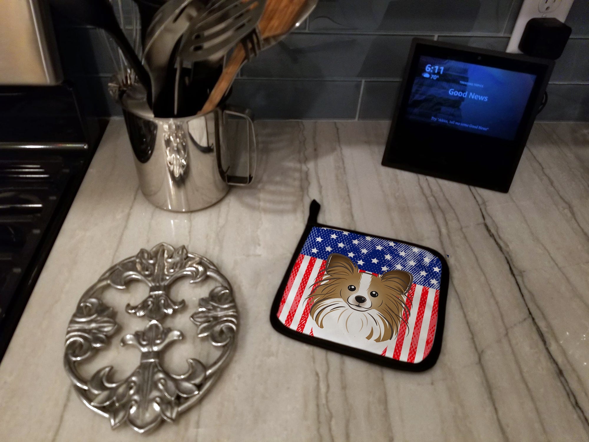 American Flag and Papillon Pot Holder Set of 2 Heat Resistant Quilted Hot Pads 7.5 x 7.5 Inch, Insulated Kitchen Trivets for Cooking & Baking