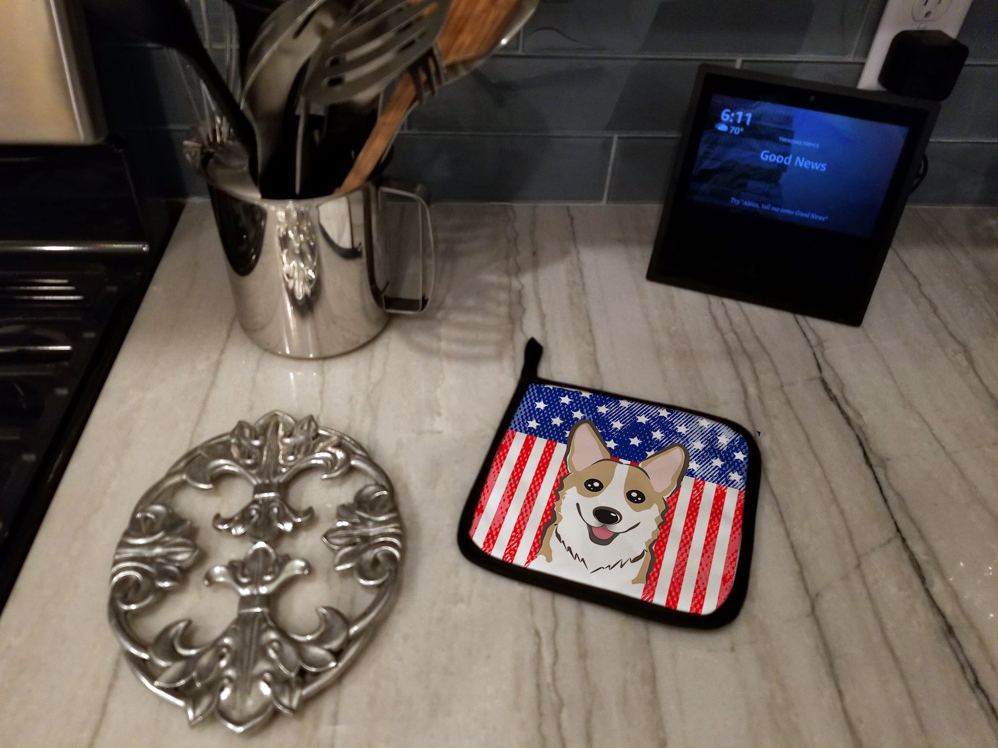 American Flag and Sable Corgi Pot Holder Set of 2 Heat Resistant Quilted Hot Pads 7.5 x 7.5 Inch, Insulated Kitchen Trivets for Cooking & Baking