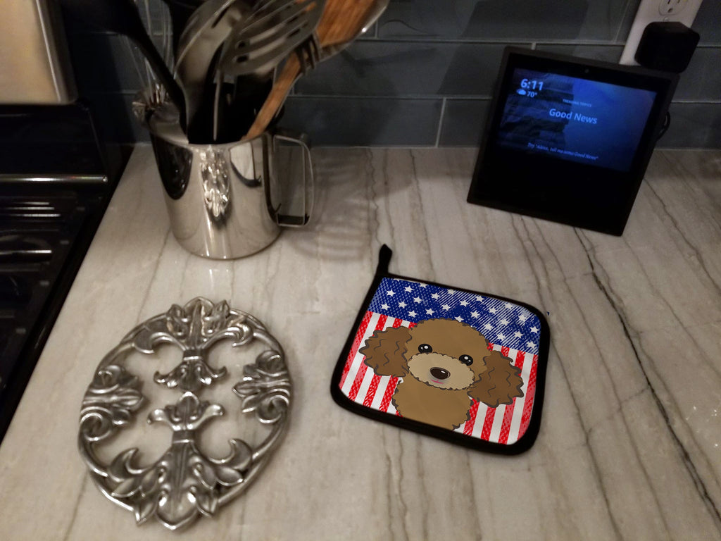 American Flag and Chocolate Brown Poodle Pot Holder Set of 2 Heat Resistant Quilted Hot Pads 7.5 x 7.5 Inch, Insulated Kitchen Trivets for Cooking & Baking