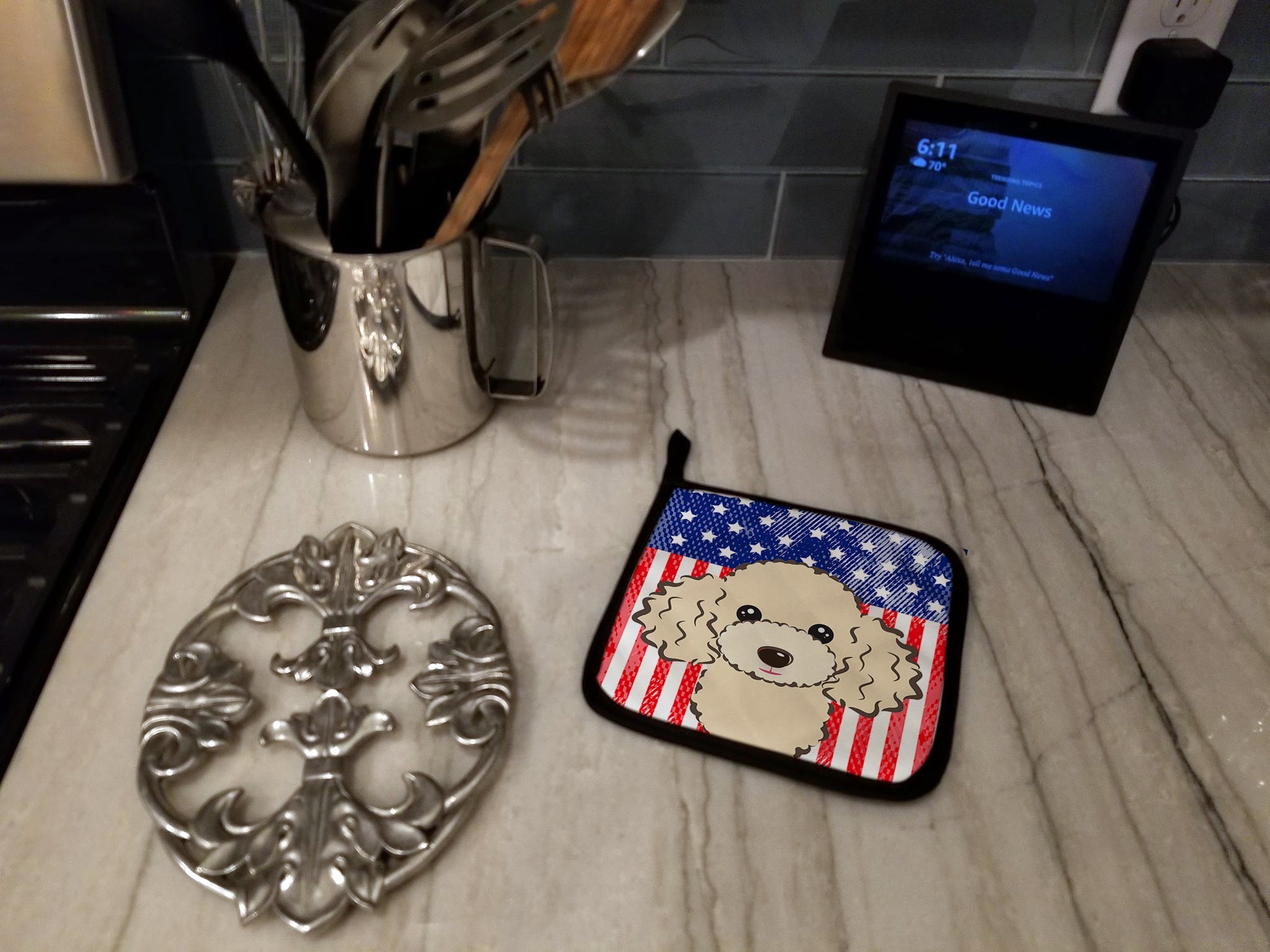 American Flag and Buff Poodle Pot Holder Set of 2 Heat Resistant Quilted Hot Pads 7.5 x 7.5 Inch, Insulated Kitchen Trivets for Cooking & Baking