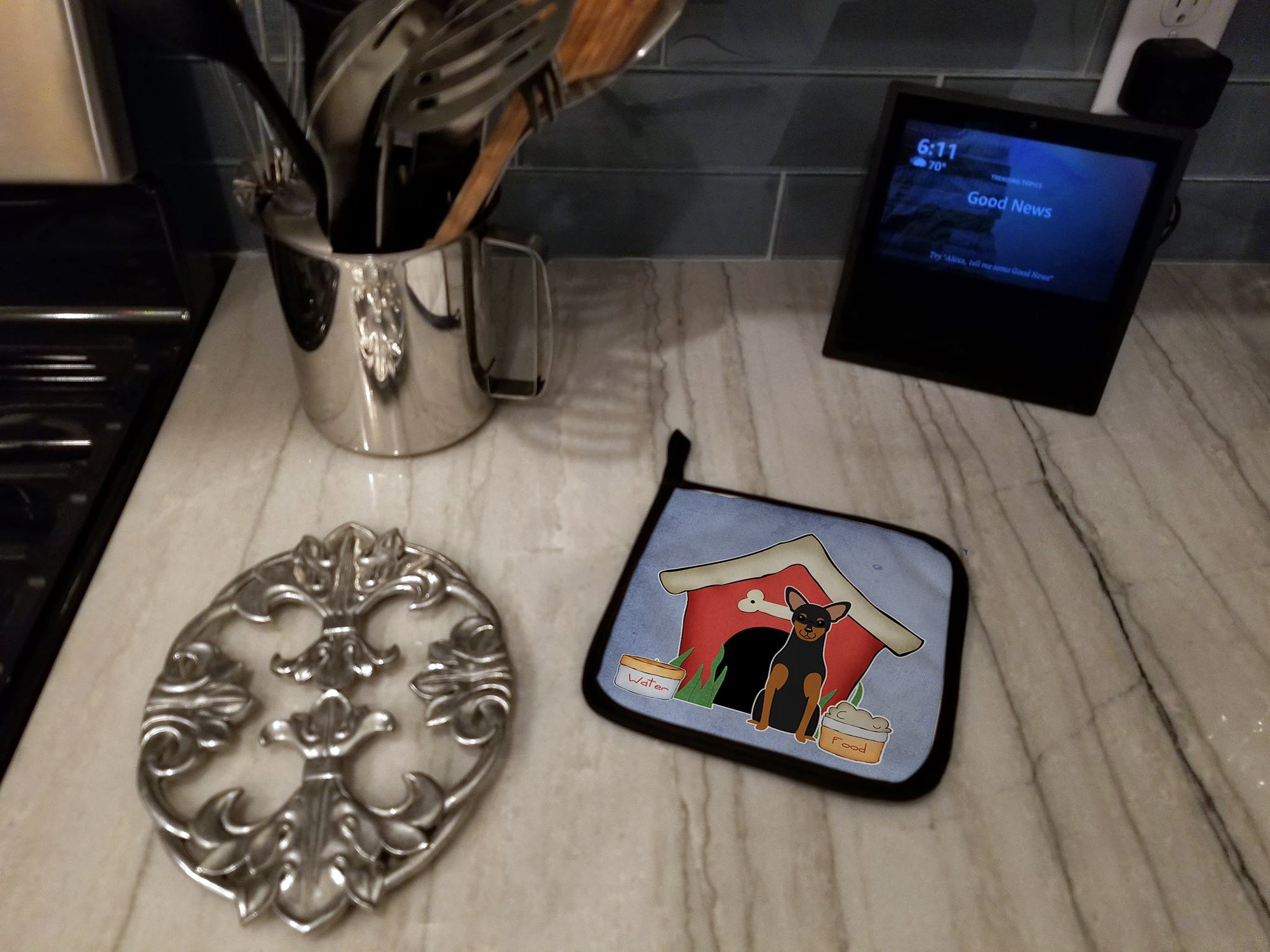 Dog House Collection Manchester Terrier Pot Holder Set of 2 Heat Resistant Quilted Hot Pads 7.5 x 7.5 Inch, Insulated Kitchen Trivets for Cooking & Baking