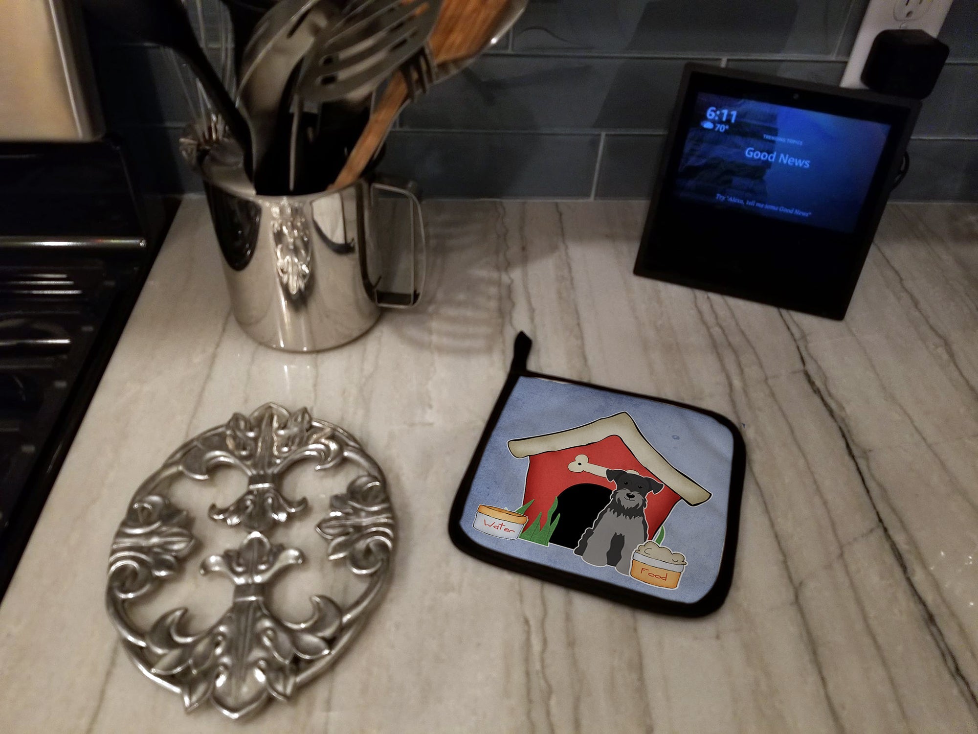 Dog House Collection Miniature Schnauzer Black Silver Pot Holder Set of 2 Heat Resistant Quilted Hot Pads 7.5 x 7.5 Inch, Insulated Kitchen Trivets for Cooking & Baking
