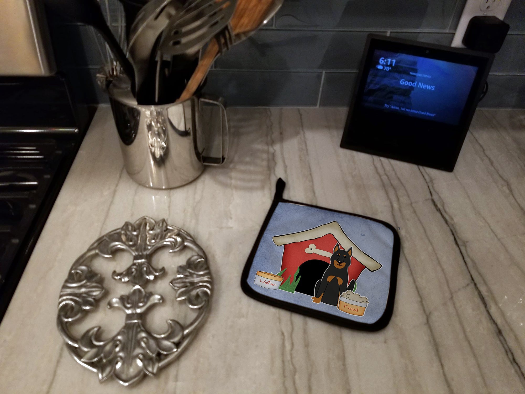 Dog House Collection Beauce Shepherd Dog Pot Holder Set of 2 Heat Resistant Quilted Hot Pads 7.5 x 7.5 Inch, Insulated Kitchen Trivets for Cooking & Baking
