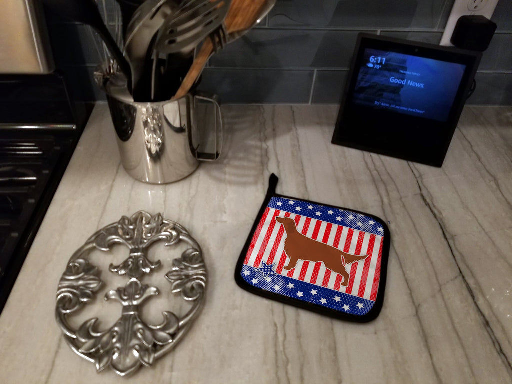 USA Patriotic Irish Setter Pot Holder Set of 2 Heat Resistant Quilted Hot Pads 7.5 x 7.5 Inch, Insulated Kitchen Trivets for Cooking & Baking