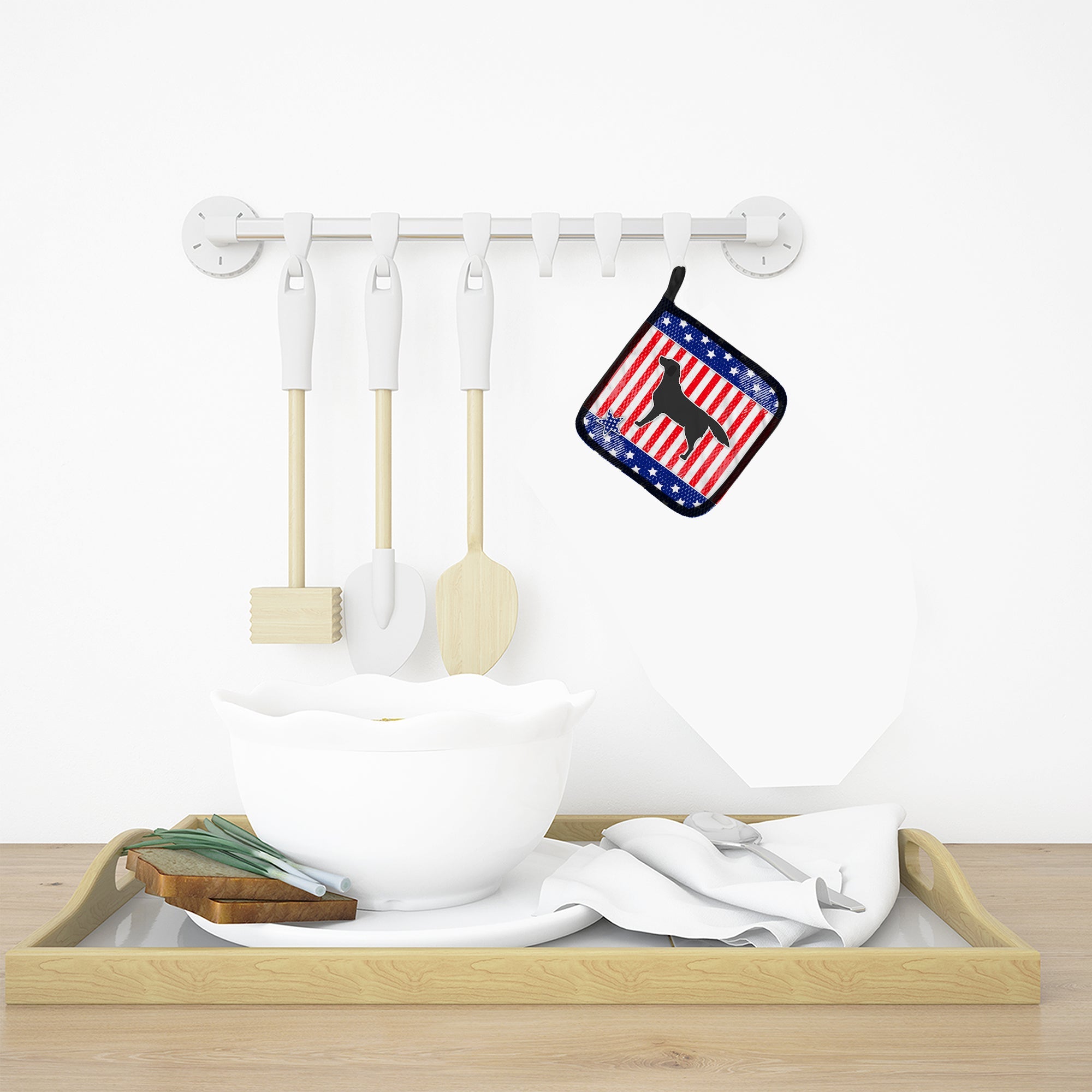 USA Patriotic Black Labrador Retriever Pot Holder Set of 2 Heat Resistant Quilted Hot Pads 7.5 x 7.5 Inch, Insulated Kitchen Trivets for Cooking & Baking
