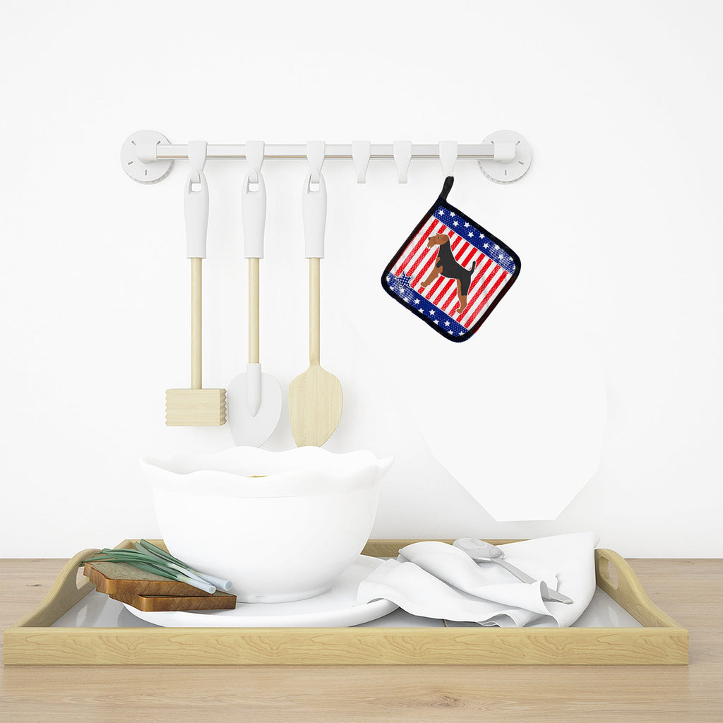 USA Patriotic Airedale Terrier Pot Holder Set of 2 Heat Resistant Quilted Hot Pads 7.5 x 7.5 Inch, Insulated Kitchen Trivets for Cooking & Baking