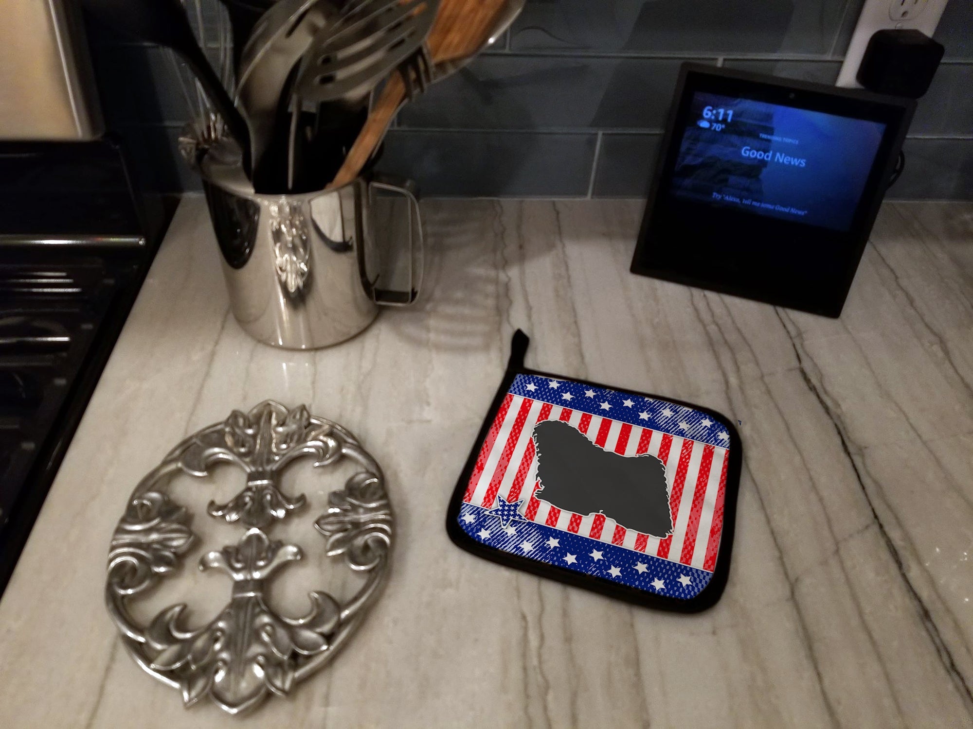 USA Patriotic Puli Pot Holder Set of 2 Heat Resistant Quilted Hot Pads 7.5 x 7.5 Inch, Insulated Kitchen Trivets for Cooking & Baking
