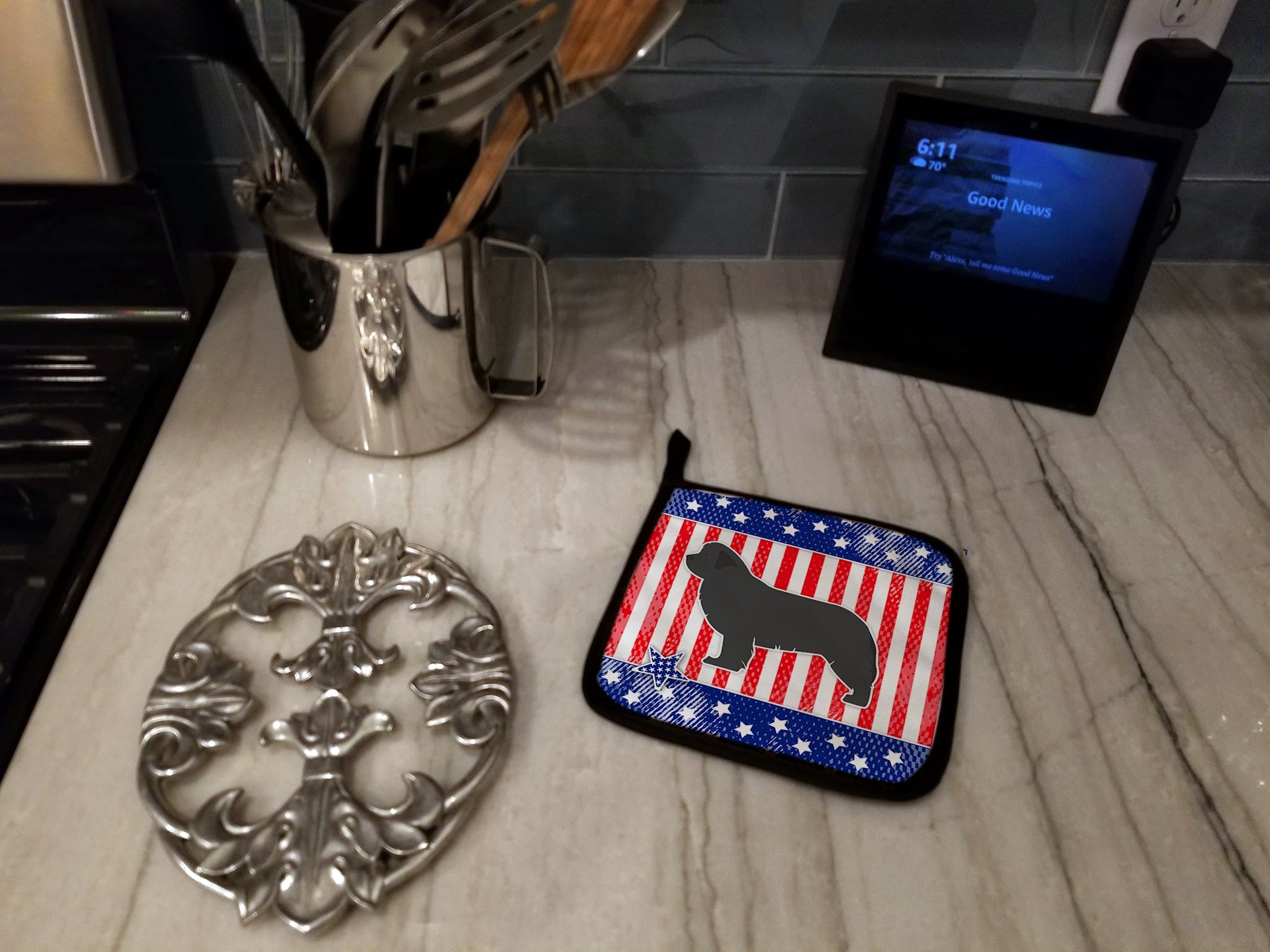 USA Patriotic Newfoundland Pot Holder Set of 2 Heat Resistant Quilted Hot Pads 7.5 x 7.5 Inch, Insulated Kitchen Trivets for Cooking & Baking