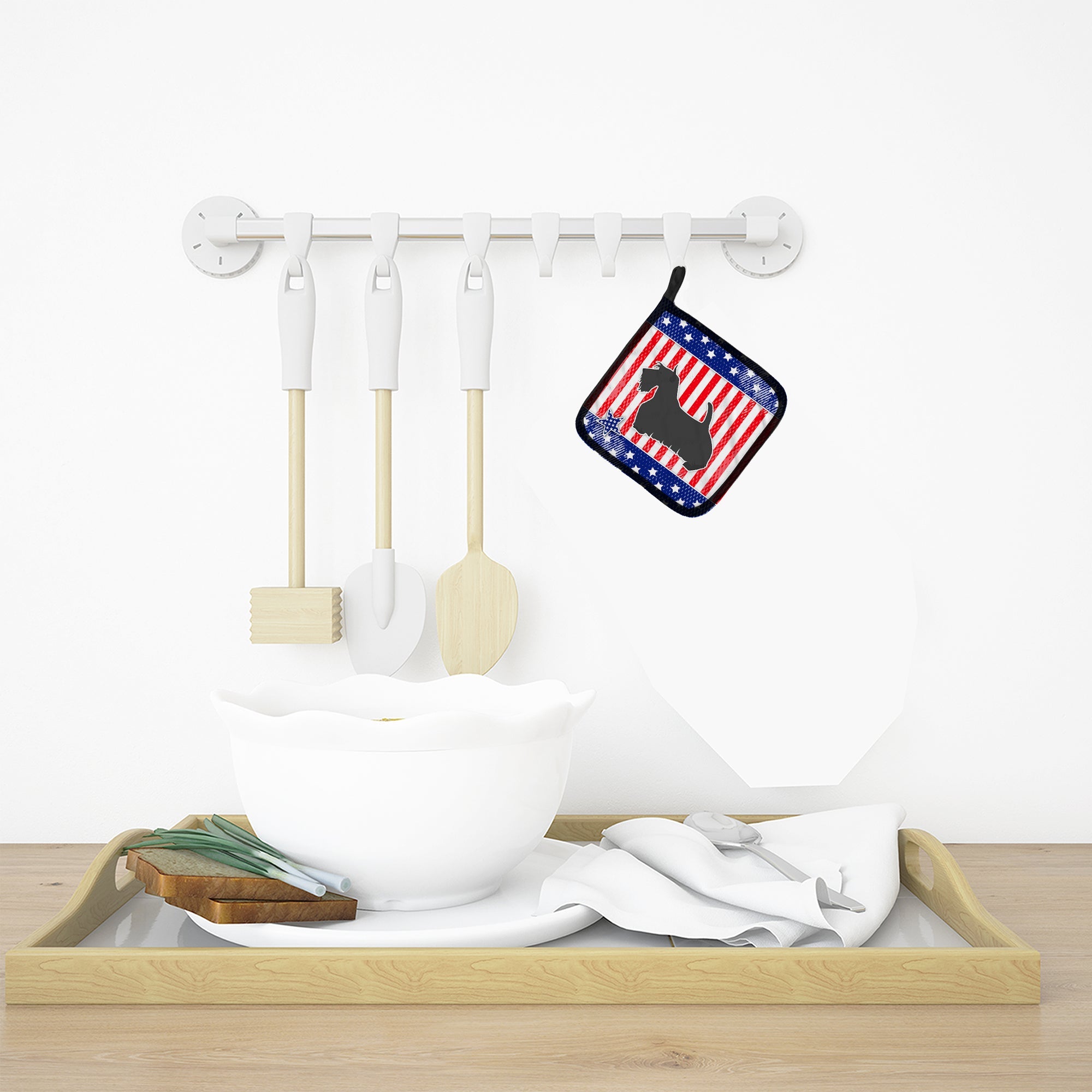 USA Patriotic Scottish Terrier Pot Holder Set of 2 Heat Resistant Quilted Hot Pads 7.5 x 7.5 Inch, Insulated Kitchen Trivets for Cooking & Baking