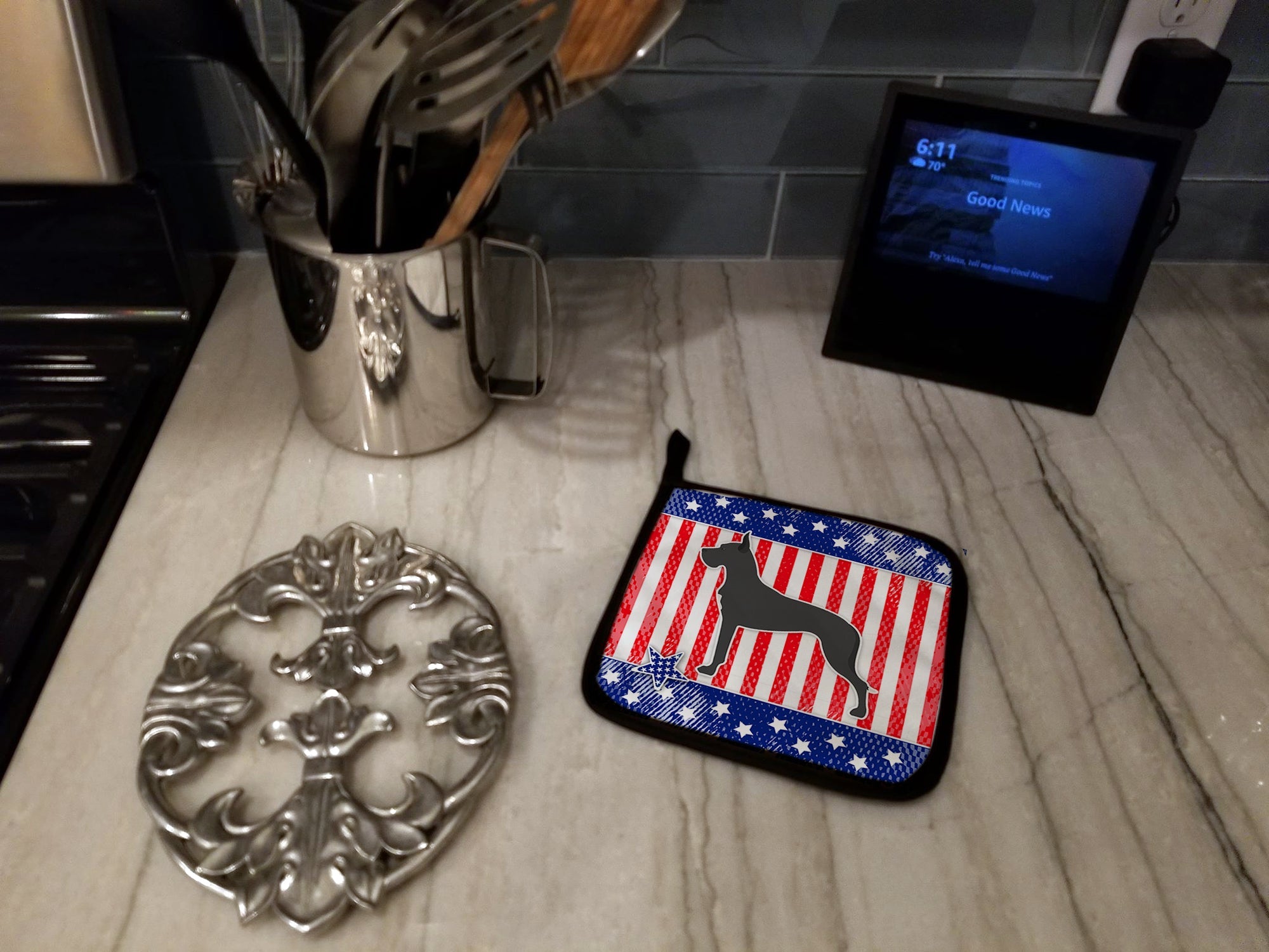 USA Patriotic Great Dane Pot Holder Set of 2 Heat Resistant Quilted Hot Pads 7.5 x 7.5 Inch, Insulated Kitchen Trivets for Cooking & Baking