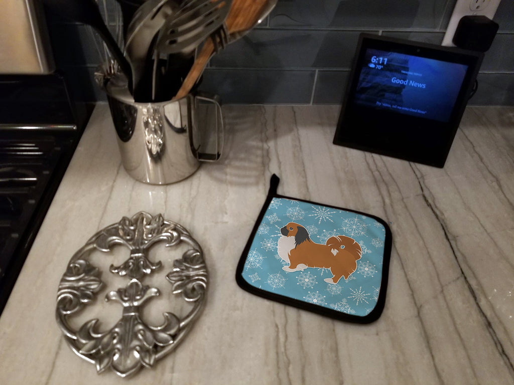 Winter Snowflake Pekingese Pot Holder Set of 2 Heat Resistant Quilted Hot Pads 7.5 x 7.5 Inch, Insulated Kitchen Trivets for Cooking & Baking