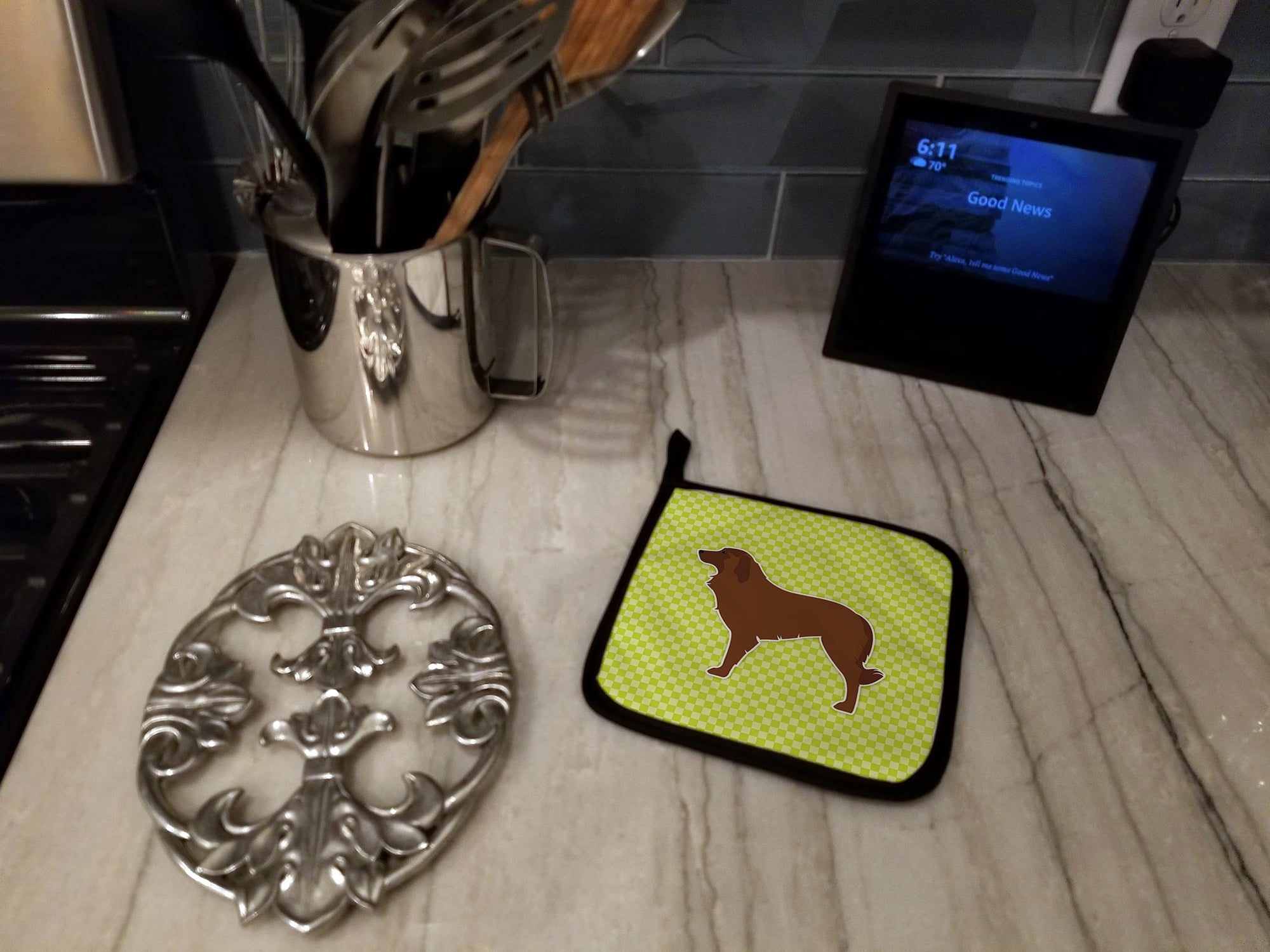 Portuguese Sheepdog Dog Checkerboard Green Pot Holder Set of 2 Heat Resistant Quilted Hot Pads 7.5 x 7.5 Inch, Insulated Kitchen Trivets for Cooking & Baking