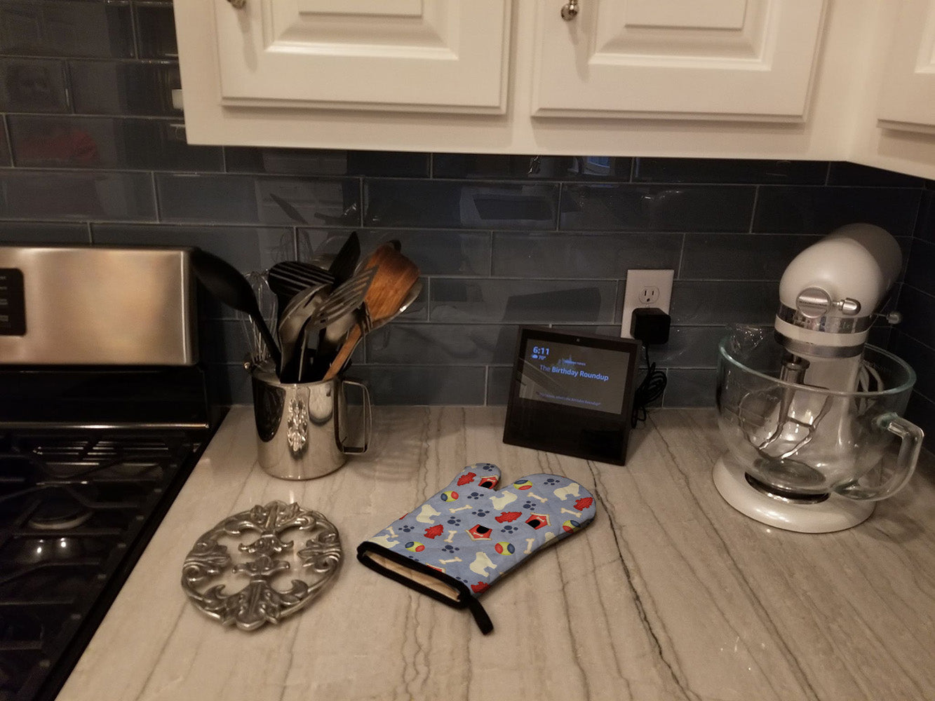 Komondor Dog House Collection Oven Mitt Heat Resistant Thick Oven Mitt for Hot Pans and Oven, Kitchen Mitt Protect Hands, Cooking Baking Glove