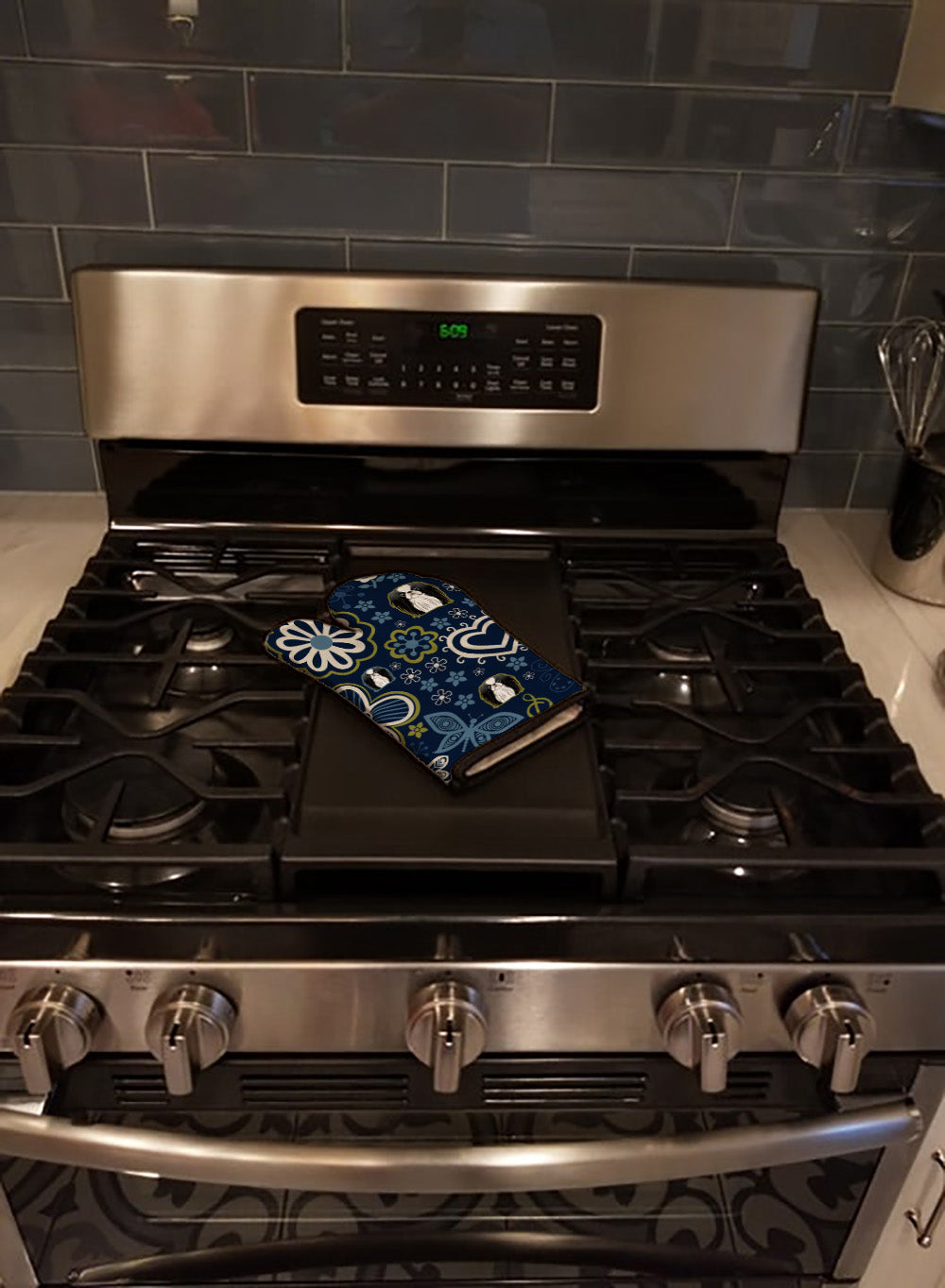 Blue Flowers Japanese Chin Oven Mitt Heat Resistant Thick Oven Mitt for Hot Pans and Oven, Kitchen Mitt Protect Hands, Cooking Baking Glove