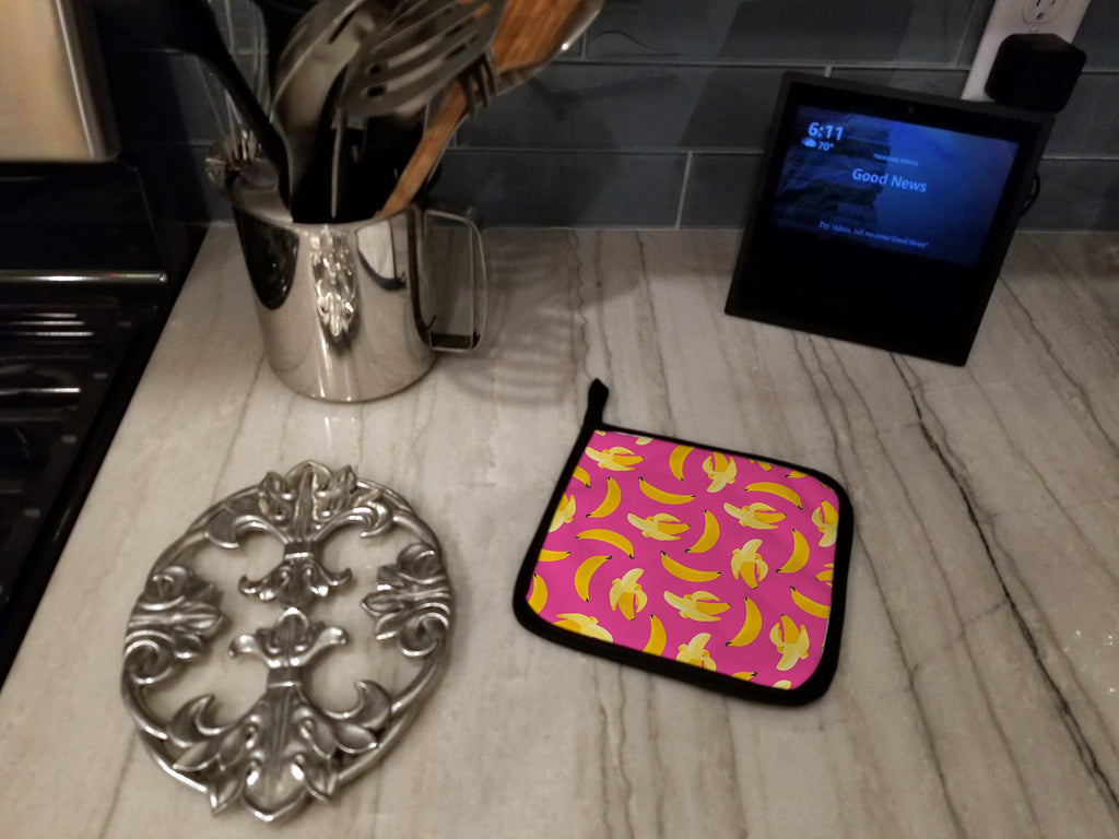 Bananas on Pink Pot Holder Set of 2 Heat Resistant Quilted Hot Pads 7.5 x 7.5 Inch, Insulated Kitchen Trivets for Cooking & Baking