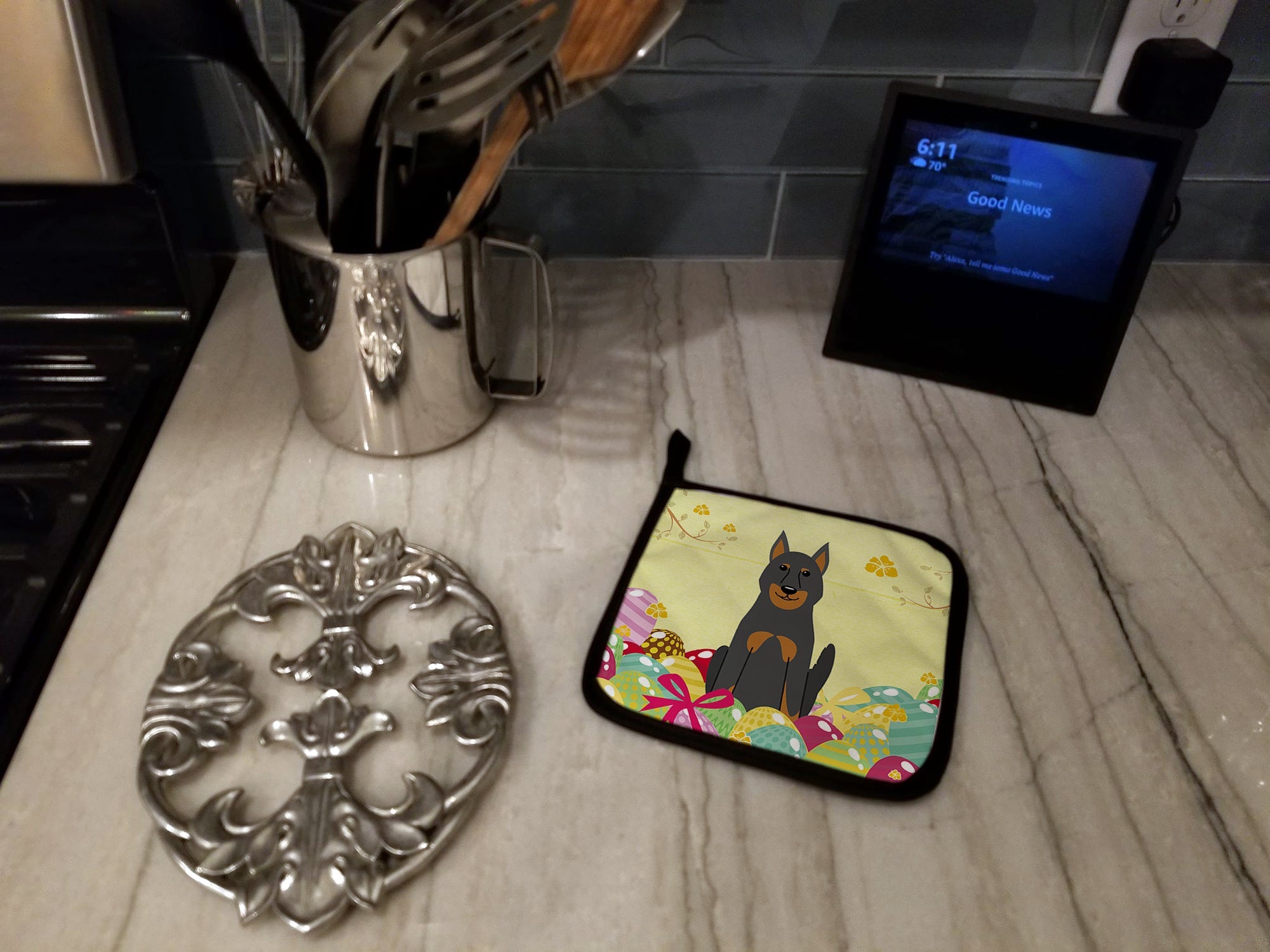 Easter Eggs Beauce Shepherd Dog Pot Holder Set of 2 Heat Resistant Quilted Hot Pads 7.5 x 7.5 Inch, Insulated Kitchen Trivets for Cooking & Baking