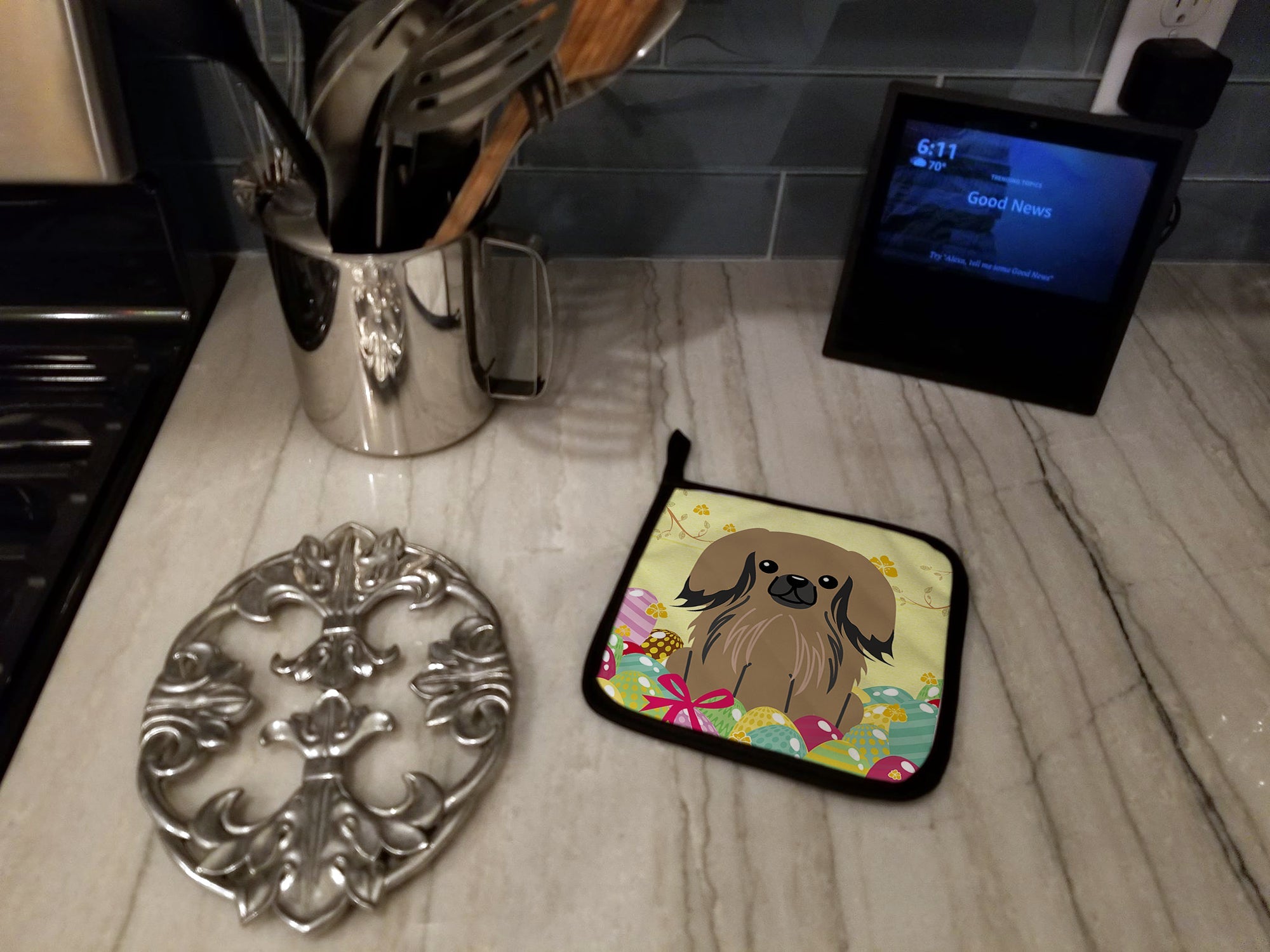 Easter Eggs Pekingese Tan Pot Holder Set of 2 Heat Resistant Quilted Hot Pads 7.5 x 7.5 Inch, Insulated Kitchen Trivets for Cooking & Baking