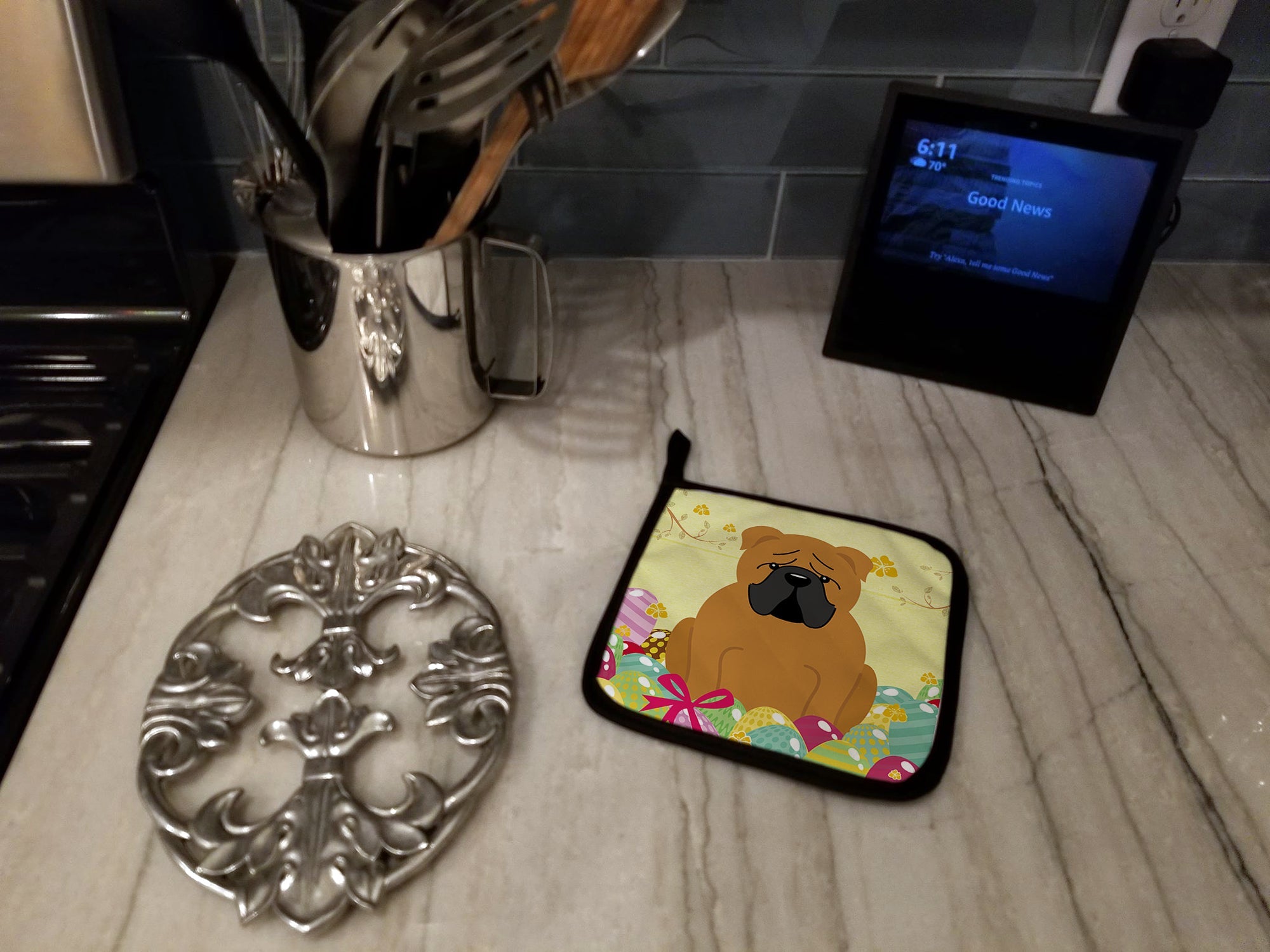 Easter Eggs English Bulldog Red Pot Holder Set of 2 Heat Resistant Quilted Hot Pads 7.5 x 7.5 Inch, Insulated Kitchen Trivets for Cooking & Baking