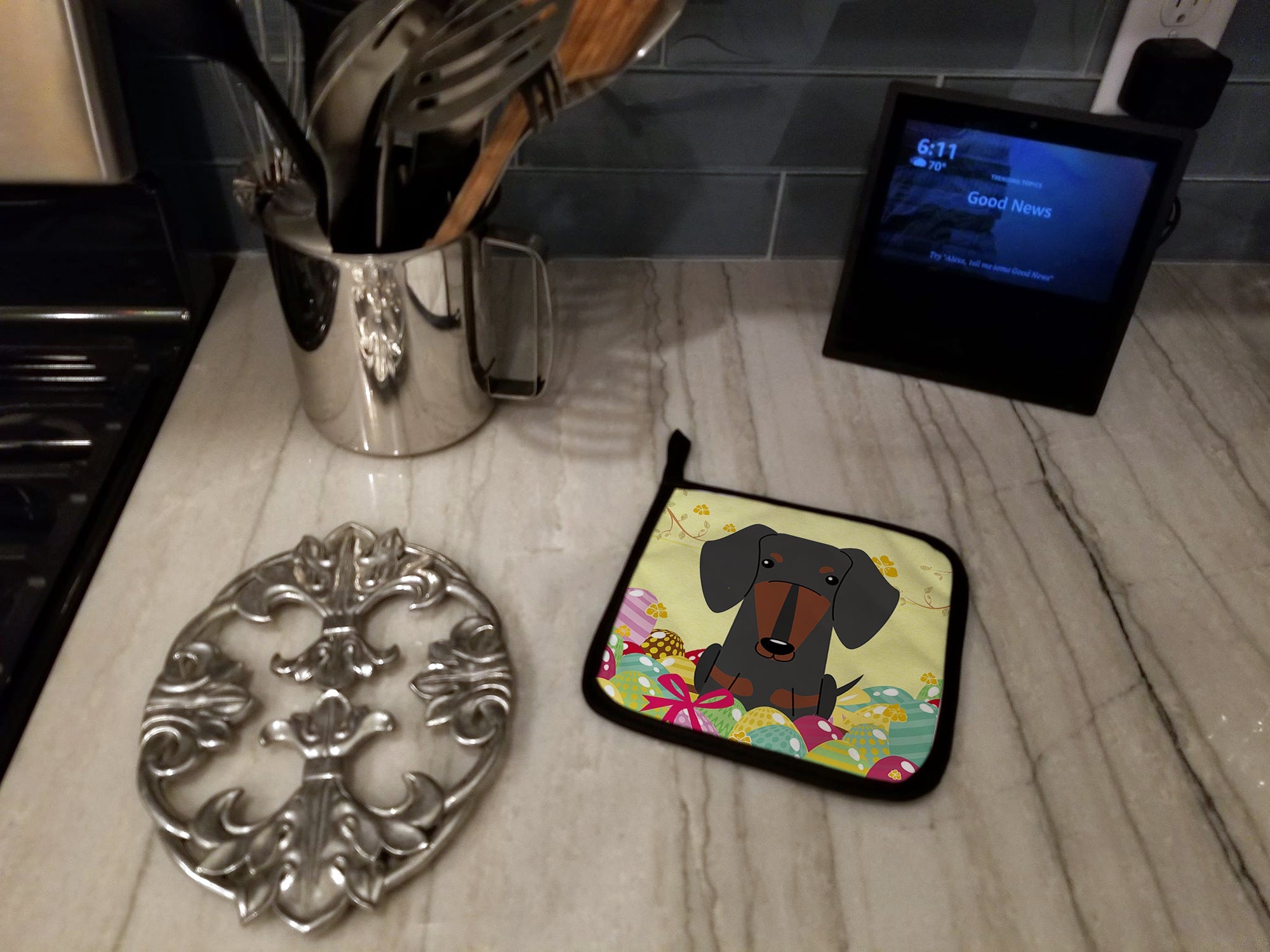 Easter Eggs Dachshund Black Tan Pot Holder Set of 2 Heat Resistant Quilted Hot Pads 7.5 x 7.5 Inch, Insulated Kitchen Trivets for Cooking & Baking