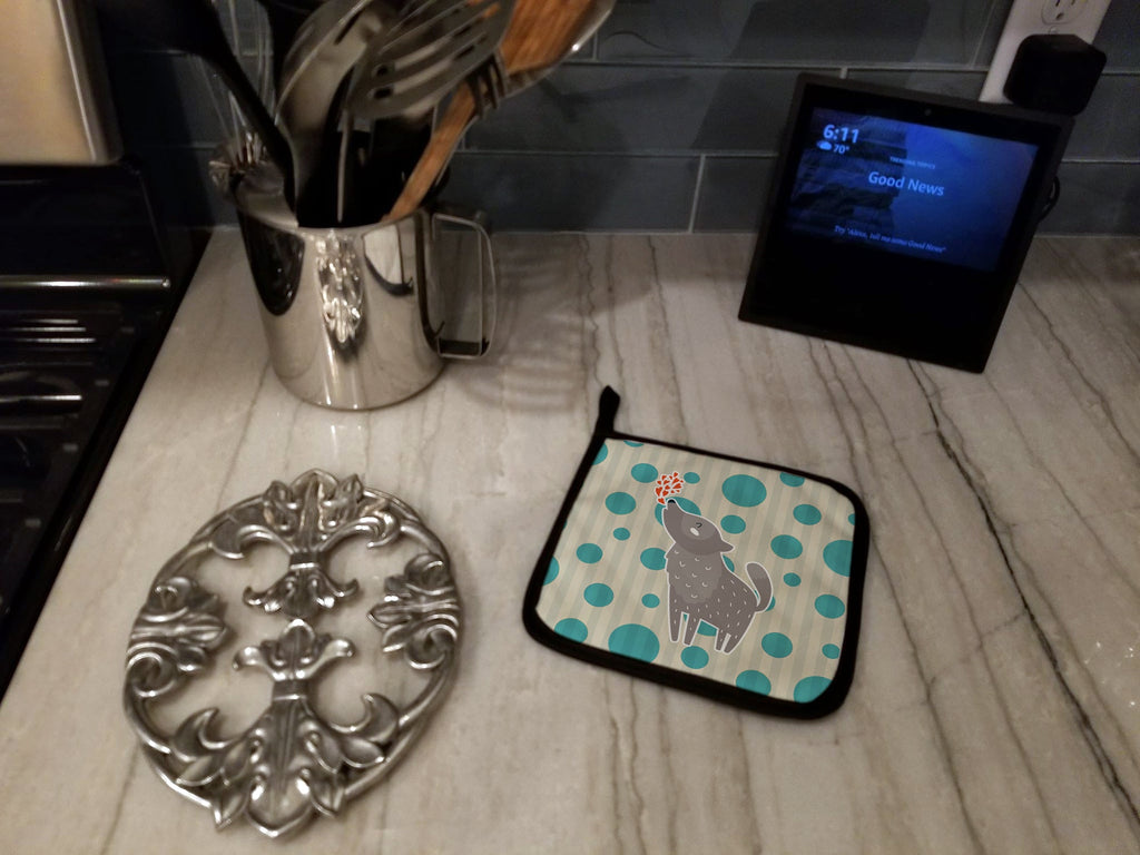 Wolf Love Pot Holder Set of 2 Heat Resistant Quilted Hot Pads 7.5 x 7.5 Inch, Insulated Kitchen Trivets for Cooking & Baking