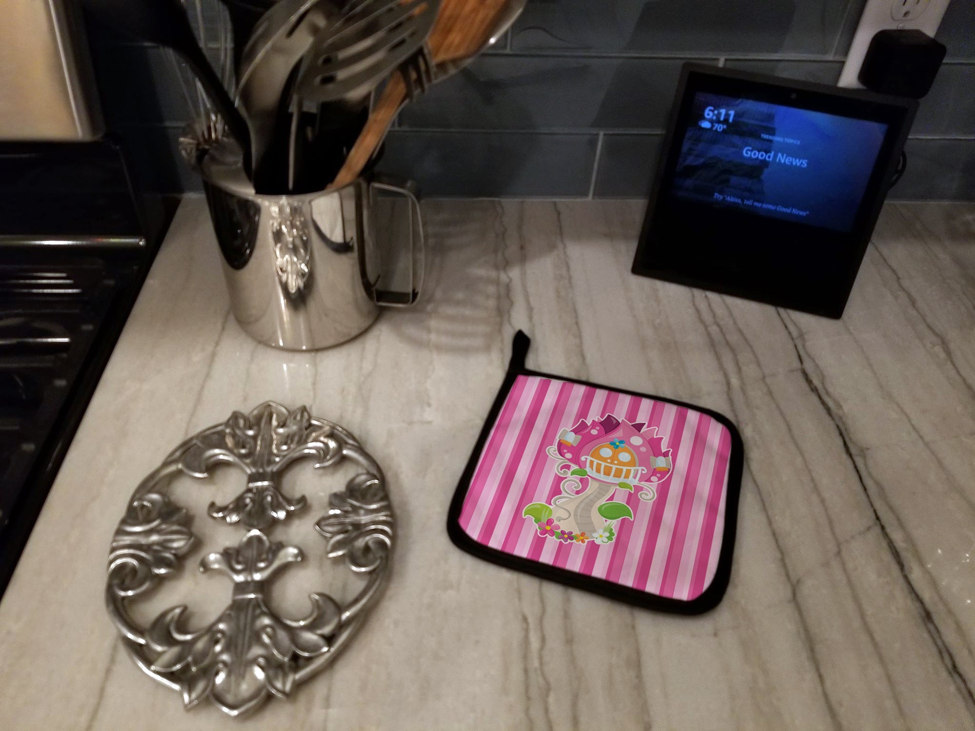 Fairy House Pink Stripes Pot Holder Set of 2 Heat Resistant Quilted Hot Pads 7.5 x 7.5 Inch, Insulated Kitchen Trivets for Cooking & Baking