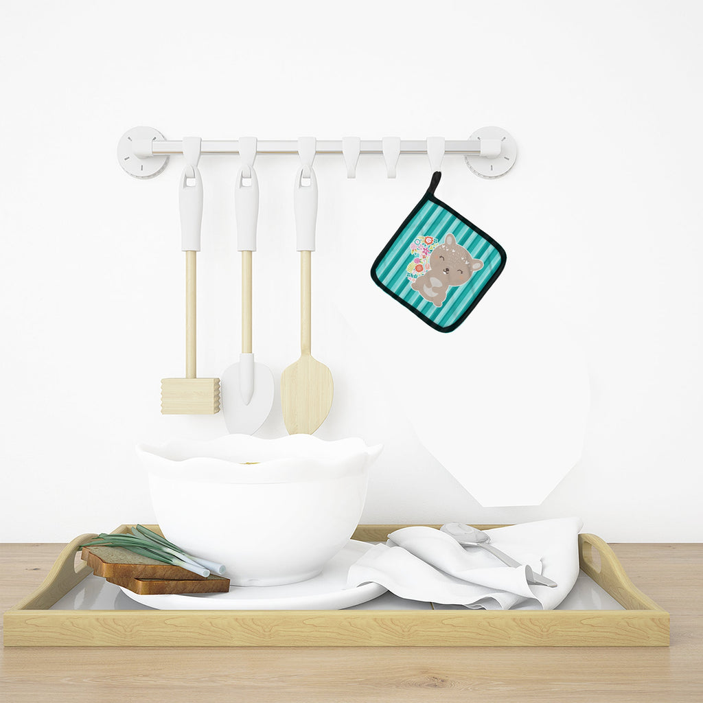 Flowered Squirrel Pot Holder Set of 2 Heat Resistant Quilted Hot Pads 7.5 x 7.5 Inch, Insulated Kitchen Trivets for Cooking & Baking