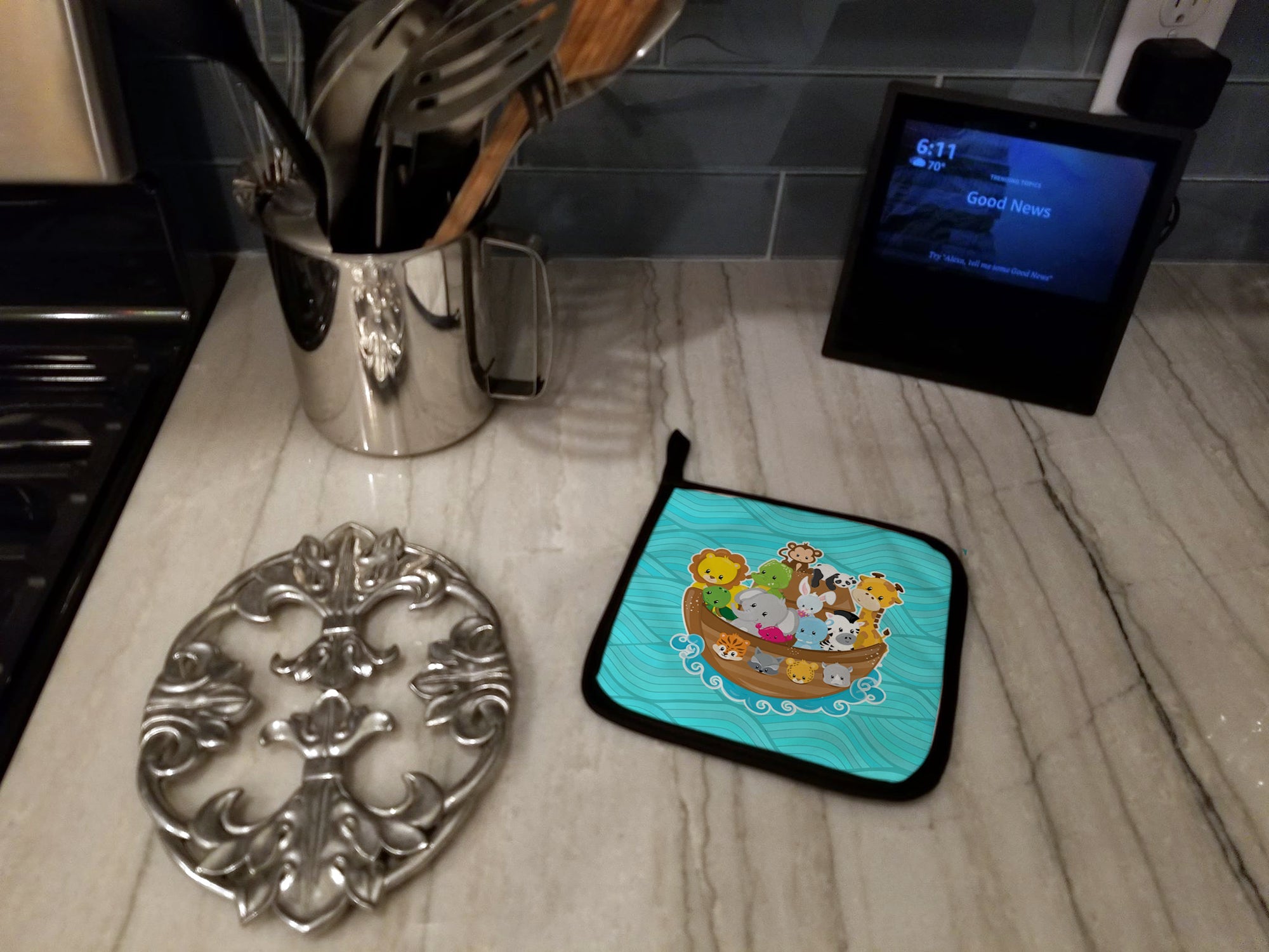 Noah's Ark Pot Holder Set of 2 Heat Resistant Quilted Hot Pads 7.5 x 7.5 Inch, Insulated Kitchen Trivets for Cooking & Baking