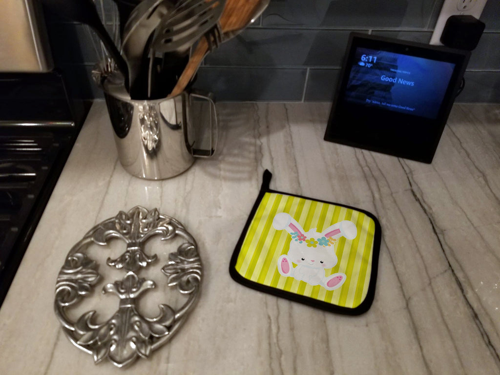 Easter White Rabbit with Flowers Pot Holder Set of 2 Heat Resistant Quilted Hot Pads 7.5 x 7.5 Inch, Insulated Kitchen Trivets for Cooking & Baking
