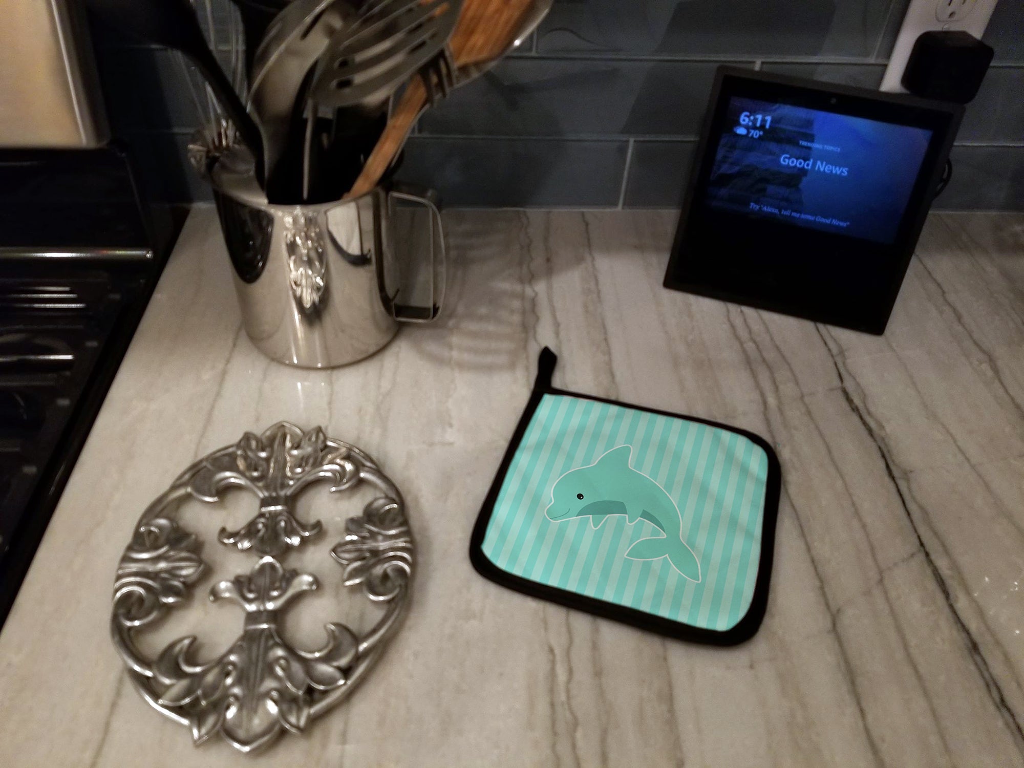 Dolphin Pot Holder Set of 2 Heat Resistant Quilted Hot Pads 7.5 x 7.5 Inch, Insulated Kitchen Trivets for Cooking & Baking